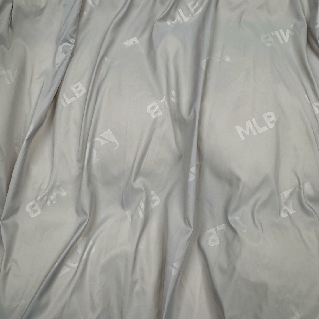 图片[14]-MLB FW23 纽约洋基队字母印花立领保暖填充防风长袖羽绒服短款男女同款 NY~原厂出品，能被韩国一众明星拿来当团服的，MLB今年羽绒服开挂了。经典黑白，今年这个卡其色真是绝绝子，配上MLB冠军球队ny标志好看的不能在好看了！ 这个蓬松度这个版型绝对是我的心头爱了高级~国标80%白鸭绒填充！ 冬日街头的慵懒风 蓬松度高，零下十几度穿着也没问题~立领设计走在户外把领子拉到最高。时尚潮流百搭，双手插进口袋非常暖和了，尺码让所有身材都可以轻松驾驭!款式经典不过时，保暖又实穿，百搭！可配情侣外套强烈推荐! 值得购入的MLB正品原单羽绒服 尺码：XS S M L XL XXL 尺码 衣长 肩宽 胸围 袖长 建议合适XS 65 55 119 60 90-110斤 Ｓ 67 56 124 61 115-130斤 Ｍ 69 57 129 62 135-145斤 L 71 58 134 63 145-155斤 XL 73 59 139 64 155-170斤 XXL 75 60 144 65 175-200斤-选品中心