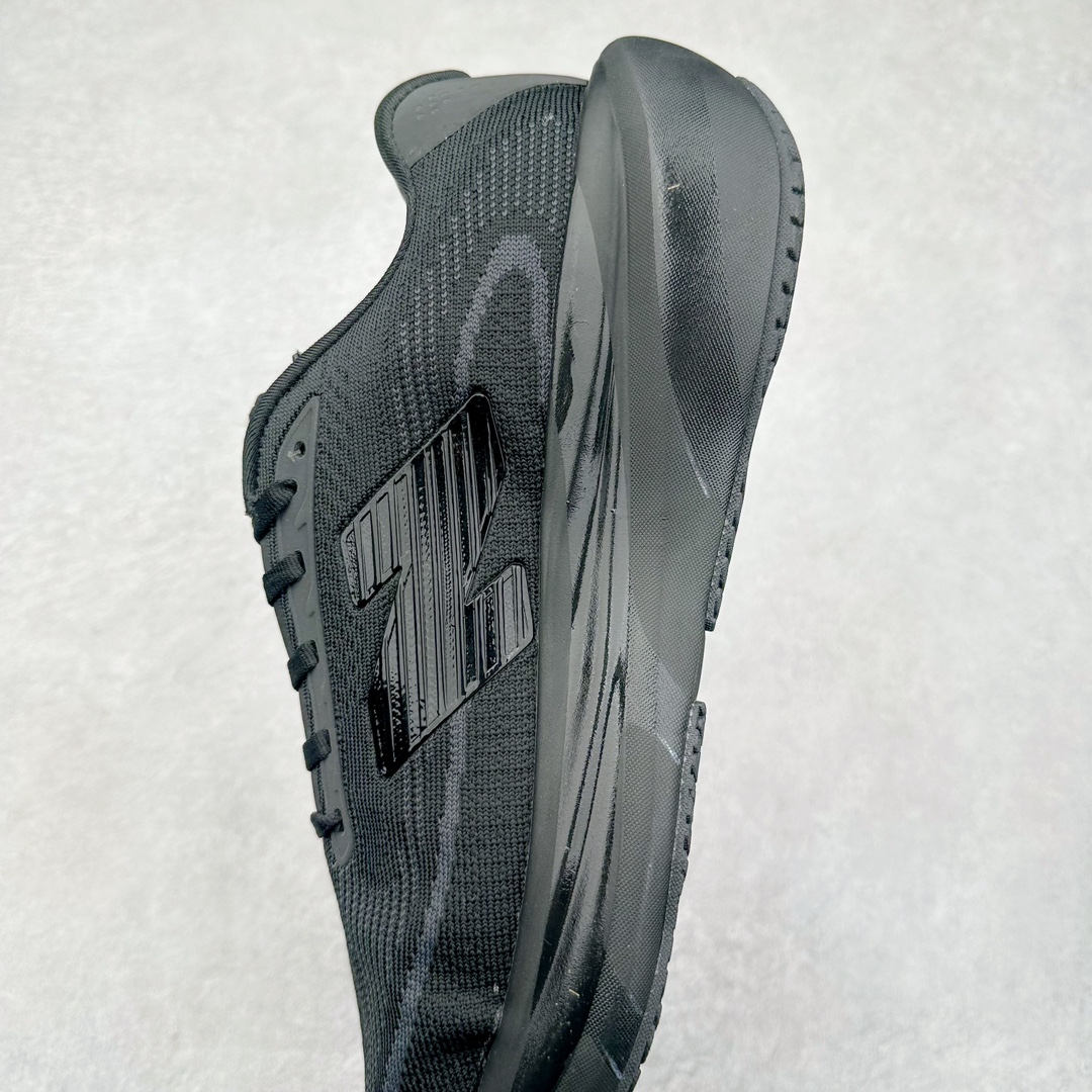 图片[7]-New Balance Fresh Foam X NB1080V5 新百伦系列低帮轻量化厚底健身休闲运动慢跑鞋 近赏｜无论是日常慢跑，还是City Walk，它都可轻松应对提起今年最流行的事情，想必在你所在的城市来一段City Walk，是很多潮男潮女都会做的吧。当时间来到十月，一年中最舒服的时光，无论是慢跑也好，还是City Walk，今天推荐的这双鞋，都可以轻松应对。那就是可以带给你久违的松弛感、治愈你柔软的需要的New Balance Fresh Foam X1080v15。作为New Balance经典跑鞋系列，1080系列可以说凝聚了品牌历来前沿科技与制造匠心。今年的v13版本可谓再度革新。在舒适体验、运动性能以及造型风格三个维度上做到了有机交融。舒适体验一直是1080跑鞋系列带给我们最大的直观感受，加上本就带有严肃跑鞋基因，在今年全新材料配方的Fresh FoamX中底泡棉上则有了不一样的缓震性能，重新定义“踩屎感”。可再生柔软针织鞋面使用可追溯的Repreve再生鞋面材料，柔软透气的鞋面提供绵密的贴合与包裹感，轻量分区橡胶大底分区外底橡胶采用新材料，改进纹路设计，增加前掌外底硬度，提升滚动反馈和传动效率。尺码：40 40.5 41.5 42 42.5 43 44 45-选品中心