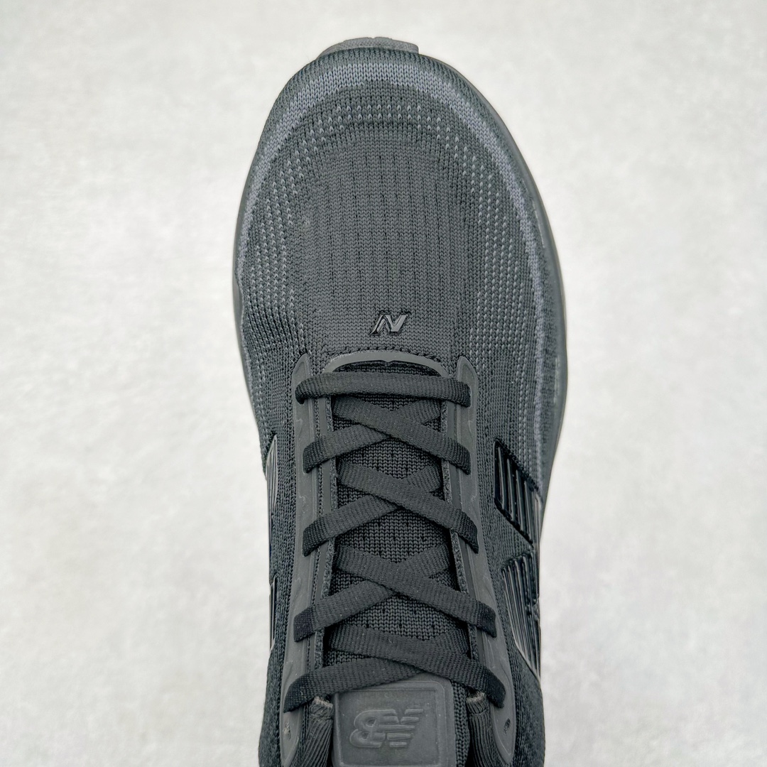 图片[4]-New Balance Fresh Foam X NB1080V5 新百伦系列低帮轻量化厚底健身休闲运动慢跑鞋 近赏｜无论是日常慢跑，还是City Walk，它都可轻松应对提起今年最流行的事情，想必在你所在的城市来一段City Walk，是很多潮男潮女都会做的吧。当时间来到十月，一年中最舒服的时光，无论是慢跑也好，还是City Walk，今天推荐的这双鞋，都可以轻松应对。那就是可以带给你久违的松弛感、治愈你柔软的需要的New Balance Fresh Foam X1080v15。作为New Balance经典跑鞋系列，1080系列可以说凝聚了品牌历来前沿科技与制造匠心。今年的v13版本可谓再度革新。在舒适体验、运动性能以及造型风格三个维度上做到了有机交融。舒适体验一直是1080跑鞋系列带给我们最大的直观感受，加上本就带有严肃跑鞋基因，在今年全新材料配方的Fresh FoamX中底泡棉上则有了不一样的缓震性能，重新定义“踩屎感”。可再生柔软针织鞋面使用可追溯的Repreve再生鞋面材料，柔软透气的鞋面提供绵密的贴合与包裹感，轻量分区橡胶大底分区外底橡胶采用新材料，改进纹路设计，增加前掌外底硬度，提升滚动反馈和传动效率。尺码：40 40.5 41.5 42 42.5 43 44 45-选品中心