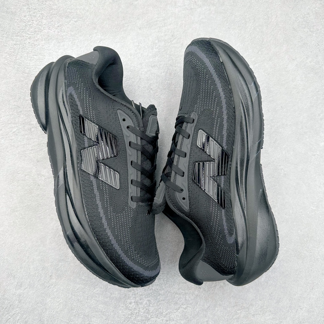 图片[3]-New Balance Fresh Foam X NB1080V5 新百伦系列低帮轻量化厚底健身休闲运动慢跑鞋 近赏｜无论是日常慢跑，还是City Walk，它都可轻松应对提起今年最流行的事情，想必在你所在的城市来一段City Walk，是很多潮男潮女都会做的吧。当时间来到十月，一年中最舒服的时光，无论是慢跑也好，还是City Walk，今天推荐的这双鞋，都可以轻松应对。那就是可以带给你久违的松弛感、治愈你柔软的需要的New Balance Fresh Foam X1080v15。作为New Balance经典跑鞋系列，1080系列可以说凝聚了品牌历来前沿科技与制造匠心。今年的v13版本可谓再度革新。在舒适体验、运动性能以及造型风格三个维度上做到了有机交融。舒适体验一直是1080跑鞋系列带给我们最大的直观感受，加上本就带有严肃跑鞋基因，在今年全新材料配方的Fresh FoamX中底泡棉上则有了不一样的缓震性能，重新定义“踩屎感”。可再生柔软针织鞋面使用可追溯的Repreve再生鞋面材料，柔软透气的鞋面提供绵密的贴合与包裹感，轻量分区橡胶大底分区外底橡胶采用新材料，改进纹路设计，增加前掌外底硬度，提升滚动反馈和传动效率。尺码：40 40.5 41.5 42 42.5 43 44 45-选品中心