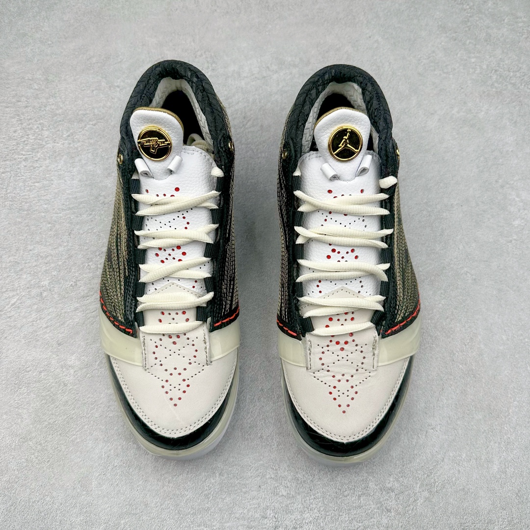 图片[2]-Air Jordan XX3 OG 迈克尔·乔丹高帮复古休闲文化运动篮球鞋 CZ6222-001 原楦开发版型 采用厚实荔枝纹仿牛皮组合牛剖革鞋面材质 中底搭载仿塑纤中板缓震 缜密中底拉帮工艺 搭载一次压模成形 Phylon中底 外置高性能环抱式TPU组合防滑耐磨橡胶大底 AJ23在诞生以前被称为AJ系列最后一代以数字命名的球鞋 所以在设计上格外用心 体现出绅士的儒雅风格 鞋舌上带有雕花细节设计 大面积TPU稳定托盘 鞋面缝有三维走线 鞋头有MJ本人签名印字 Phylon中底 全掌Zoom Air缓震科技 外底纹路为MJ本人放大的指纹 尺码：40 40.5 41 42 42.5 43 44 44.5 45 46 47.5-选品中心