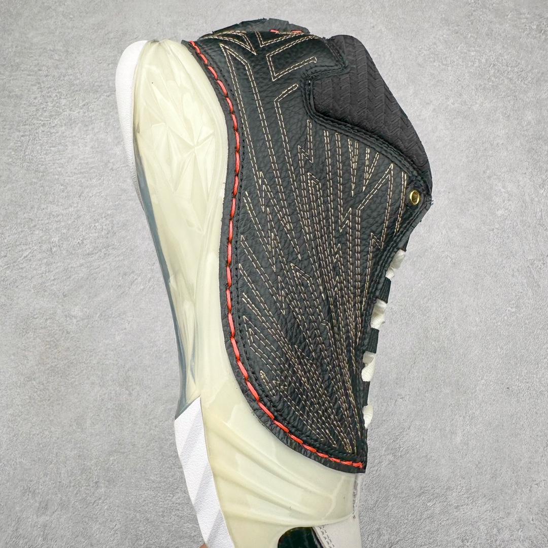 图片[6]-Air Jordan XX3 OG 迈克尔·乔丹高帮复古休闲文化运动篮球鞋 CZ6222-001 原楦开发版型 采用厚实荔枝纹仿牛皮组合牛剖革鞋面材质 中底搭载仿塑纤中板缓震 缜密中底拉帮工艺 搭载一次压模成形 Phylon中底 外置高性能环抱式TPU组合防滑耐磨橡胶大底 AJ23在诞生以前被称为AJ系列最后一代以数字命名的球鞋 所以在设计上格外用心 体现出绅士的儒雅风格 鞋舌上带有雕花细节设计 大面积TPU稳定托盘 鞋面缝有三维走线 鞋头有MJ本人签名印字 Phylon中底 全掌Zoom Air缓震科技 外底纹路为MJ本人放大的指纹 尺码：40 40.5 41 42 42.5 43 44 44.5 45 46 47.5-选品中心
