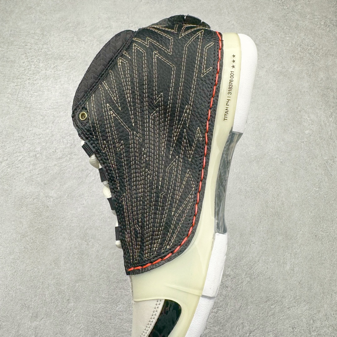 图片[7]-Air Jordan XX3 OG 迈克尔·乔丹高帮复古休闲文化运动篮球鞋 CZ6222-001 原楦开发版型 采用厚实荔枝纹仿牛皮组合牛剖革鞋面材质 中底搭载仿塑纤中板缓震 缜密中底拉帮工艺 搭载一次压模成形 Phylon中底 外置高性能环抱式TPU组合防滑耐磨橡胶大底 AJ23在诞生以前被称为AJ系列最后一代以数字命名的球鞋 所以在设计上格外用心 体现出绅士的儒雅风格 鞋舌上带有雕花细节设计 大面积TPU稳定托盘 鞋面缝有三维走线 鞋头有MJ本人签名印字 Phylon中底 全掌Zoom Air缓震科技 外底纹路为MJ本人放大的指纹 尺码：40 40.5 41 42 42.5 43 44 44.5 45 46 47.5-选品中心