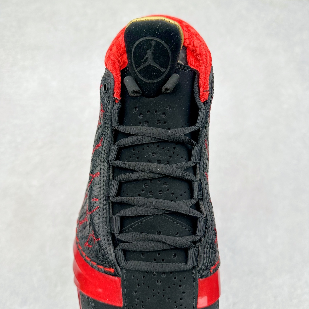 图片[5]-Air Jordan XX3 OG 迈克尔·乔丹高帮复古休闲文化运动篮球鞋 318474-061 原楦开发版型 采用厚实荔枝纹仿牛皮组合牛剖革鞋面材质 中底搭载仿塑纤中板缓震 缜密中底拉帮工艺 搭载一次压模成形 Phylon中底 外置高性能环抱式TPU组合防滑耐磨橡胶大底 AJ23在诞生以前被称为AJ系列最后一代以数字命名的球鞋 所以在设计上格外用心 体现出绅士的儒雅风格 鞋舌上带有雕花细节设计 大面积TPU稳定托盘 鞋面缝有三维走线 鞋头有MJ本人签名印字 Phylon中底 全掌Zoom Air缓震科技 外底纹路为MJ本人放大的指纹 尺码：40 40.5 41 42 42.5 43 44 44.5 45 46 47.5-选品中心
