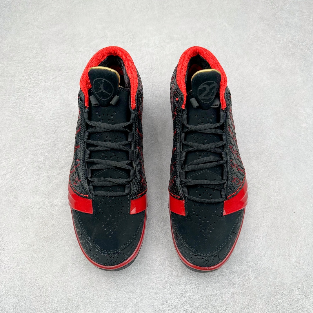 图片[2]-Air Jordan XX3 OG 迈克尔·乔丹高帮复古休闲文化运动篮球鞋 318474-061 原楦开发版型 采用厚实荔枝纹仿牛皮组合牛剖革鞋面材质 中底搭载仿塑纤中板缓震 缜密中底拉帮工艺 搭载一次压模成形 Phylon中底 外置高性能环抱式TPU组合防滑耐磨橡胶大底 AJ23在诞生以前被称为AJ系列最后一代以数字命名的球鞋 所以在设计上格外用心 体现出绅士的儒雅风格 鞋舌上带有雕花细节设计 大面积TPU稳定托盘 鞋面缝有三维走线 鞋头有MJ本人签名印字 Phylon中底 全掌Zoom Air缓震科技 外底纹路为MJ本人放大的指纹 尺码：40 40.5 41 42 42.5 43 44 44.5 45 46 47.5-选品中心