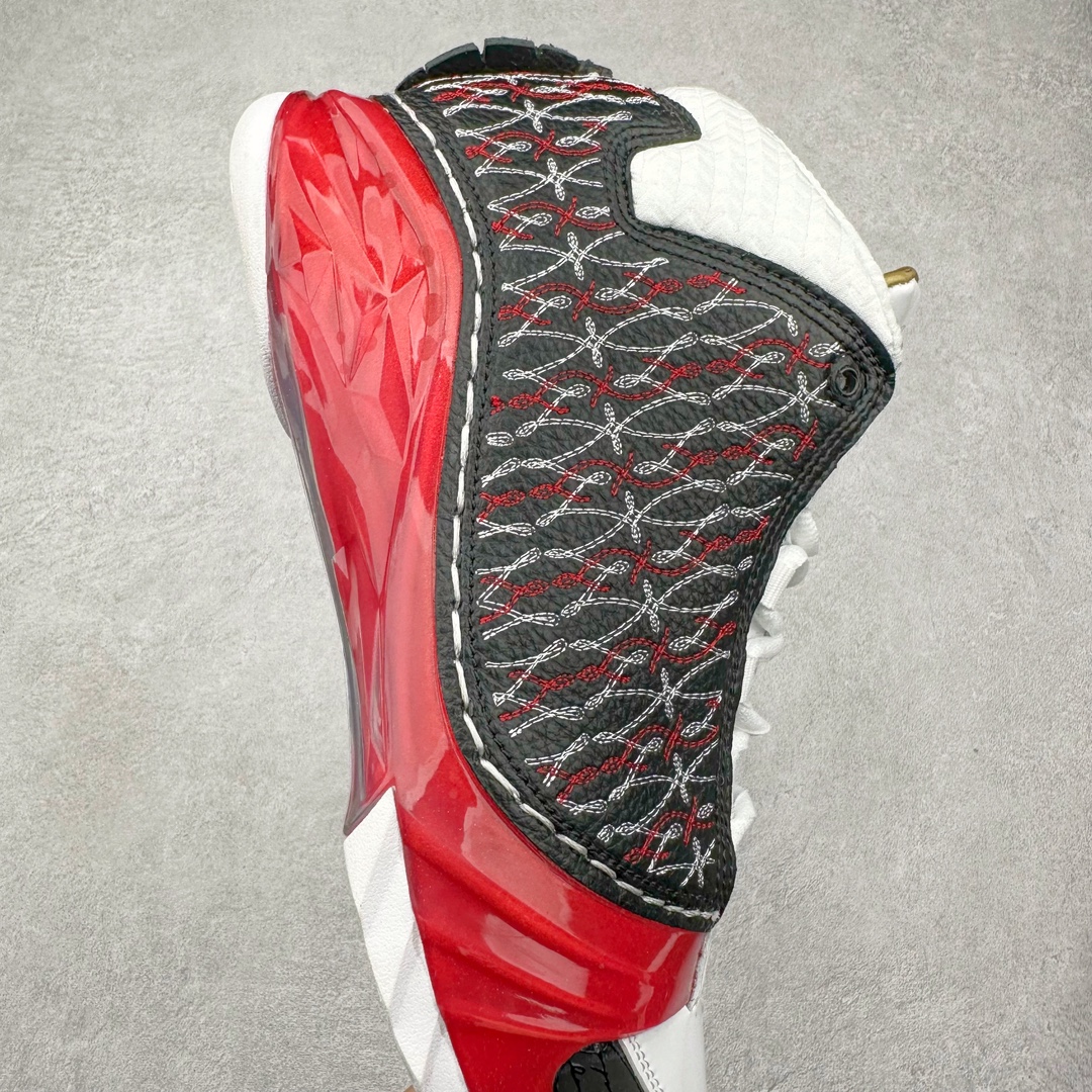 图片[6]-Air Jordan XX3 OG 迈克尔·乔丹高帮复古休闲文化运动篮球鞋 318376-061 原楦开发版型 采用厚实荔枝纹仿牛皮组合牛剖革鞋面材质 中底搭载仿塑纤中板缓震 缜密中底拉帮工艺 搭载一次压模成形 Phylon中底 外置高性能环抱式TPU组合防滑耐磨橡胶大底 AJ23在诞生以前被称为AJ系列最后一代以数字命名的球鞋 所以在设计上格外用心 体现出绅士的儒雅风格 鞋舌上带有雕花细节设计 大面积TPU稳定托盘 鞋面缝有三维走线 鞋头有MJ本人签名印字 Phylon中底 全掌Zoom Air缓震科技 外底纹路为MJ本人放大的指纹 尺码：40 40.5 41 42 42.5 43 44 44.5 45 46 47.5-选品中心