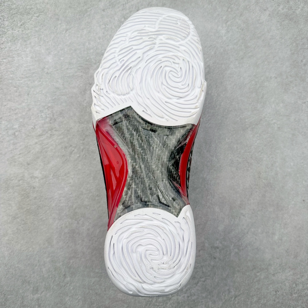 图片[9]-Air Jordan XX3 OG 迈克尔·乔丹高帮复古休闲文化运动篮球鞋 318376-061 原楦开发版型 采用厚实荔枝纹仿牛皮组合牛剖革鞋面材质 中底搭载仿塑纤中板缓震 缜密中底拉帮工艺 搭载一次压模成形 Phylon中底 外置高性能环抱式TPU组合防滑耐磨橡胶大底 AJ23在诞生以前被称为AJ系列最后一代以数字命名的球鞋 所以在设计上格外用心 体现出绅士的儒雅风格 鞋舌上带有雕花细节设计 大面积TPU稳定托盘 鞋面缝有三维走线 鞋头有MJ本人签名印字 Phylon中底 全掌Zoom Air缓震科技 外底纹路为MJ本人放大的指纹 尺码：40 40.5 41 42 42.5 43 44 44.5 45 46 47.5-选品中心