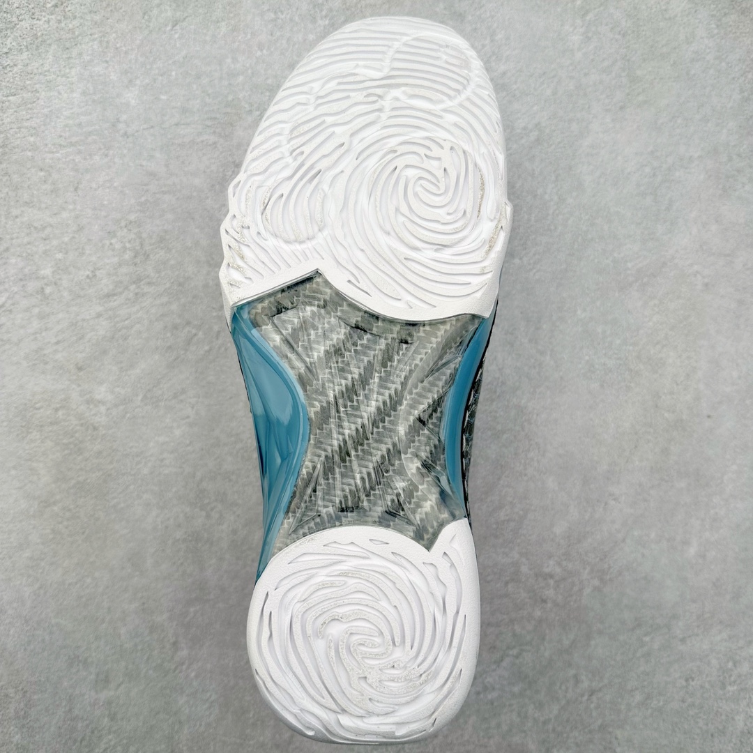 图片[9]-Air Jordan XX3 OG 迈克尔·乔丹高帮复古休闲文化运动篮球鞋 318376-041 原楦开发版型 采用厚实荔枝纹仿牛皮组合牛剖革鞋面材质 中底搭载仿塑纤中板缓震 缜密中底拉帮工艺 搭载一次压模成形 Phylon中底 外置高性能环抱式TPU组合防滑耐磨橡胶大底 AJ23在诞生以前被称为AJ系列最后一代以数字命名的球鞋 所以在设计上格外用心 体现出绅士的儒雅风格 鞋舌上带有雕花细节设计 大面积TPU稳定托盘 鞋面缝有三维走线 鞋头有MJ本人签名印字 Phylon中底 全掌Zoom Air缓震科技 外底纹路为MJ本人放大的指纹 尺码：40 40.5 41 42 42.5 43 44 44.5 45 46 47.5-选品中心