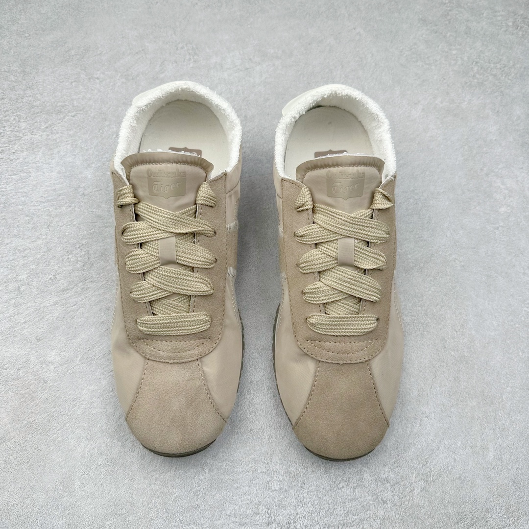 图片[2]-Onitsuka Tiger CORSAIR™ A55鞋款 作为鬼冢虎品牌创立75周年限定之作 灵感源自1970 年代 慢跑热潮先驱的经典鞋履TIGER CORSAIRT™ 以现代视角崭新呈现 简约廓形与细密缝线条纹相得益彰 饰以鬼塚虎标志性的后跟提耳和十字补强 崭新演绎经典之美 轻盈鞋身搭配出色缓震的纤薄鞋底 精妙平衡舒适与时尚 尺码：36 37 37.5 38 39 39.5 40 40.5 41.5 42 42.5 43 44 44.5 45-选品中心