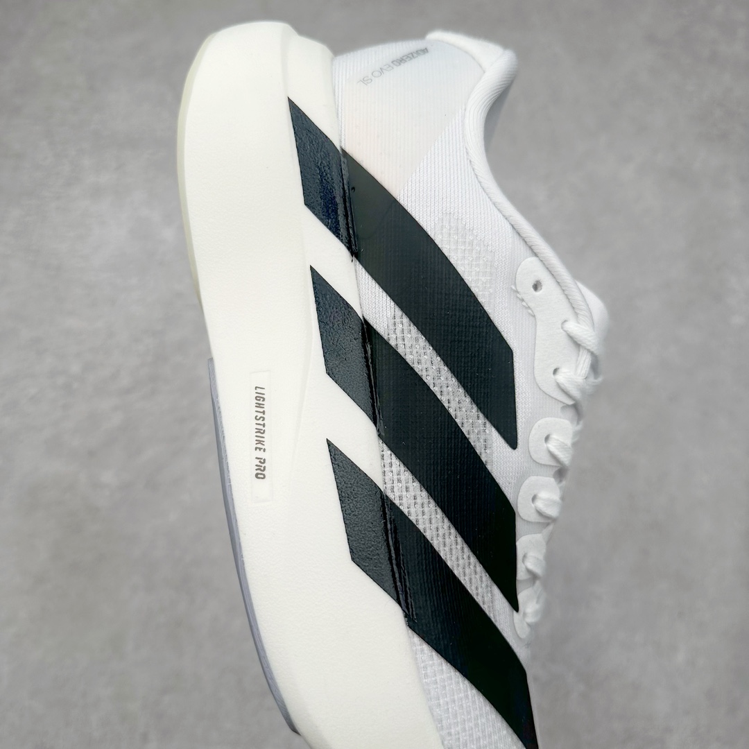 图片[6]-AD Adizero Eva SL M 零度进化版系列低帮轻便透气竞速休闲运动慢跑鞋 JP6206 相信大家对去年 adidas 横空出世的「顶级超跑」adiZero Adios Pro EVO 1 记忆犹新！不仅登顶阿迪史上最轻跑鞋宝座，更在接下来的全球马拉松赛事中，持续书写着惊人成绩，被网友戏称新一代「阿迪神鞋」全网刷屏！极简设计语言与强烈速度感和存在感的鞋侧三线，让人过目不忘，特别种草！其中定位于中长跑训练的 adidas Adizero Evo SL，整体外观造型与 adiZero Adios Pro EVO 1 非常相似。中底配置方面搭载全掌 Lightstrike Pro，鞋面采用透气网面示人，契合日常训练鞋的定位，更加耐用。外底给到了马牌橡胶，及类似上代竞速旗舰 adidas Adizero Adios Pro 3 区域分布。整体看下来无论是外观的鲜明辨识度，还是配置的扎实程度都很顶。尺码：36 36⅔ 37⅓ 38 38⅔ 39⅓ 40 40⅔ 41⅓ 42 42⅔ 43⅓ 44 45-选品中心