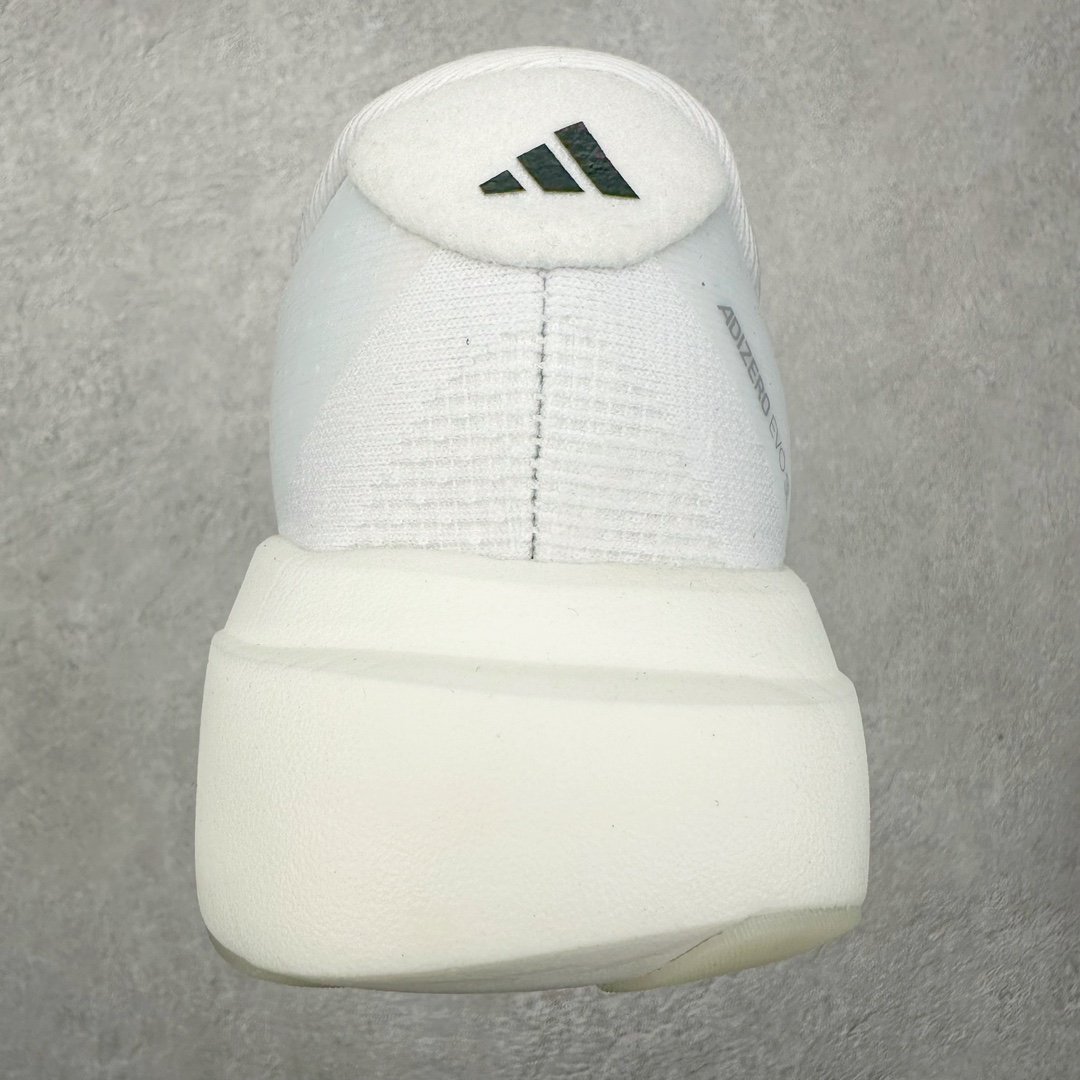 图片[8]-AD Adizero Eva SL M 零度进化版系列低帮轻便透气竞速休闲运动慢跑鞋 JP6206 相信大家对去年 adidas 横空出世的「顶级超跑」adiZero Adios Pro EVO 1 记忆犹新！不仅登顶阿迪史上最轻跑鞋宝座，更在接下来的全球马拉松赛事中，持续书写着惊人成绩，被网友戏称新一代「阿迪神鞋」全网刷屏！极简设计语言与强烈速度感和存在感的鞋侧三线，让人过目不忘，特别种草！其中定位于中长跑训练的 adidas Adizero Evo SL，整体外观造型与 adiZero Adios Pro EVO 1 非常相似。中底配置方面搭载全掌 Lightstrike Pro，鞋面采用透气网面示人，契合日常训练鞋的定位，更加耐用。外底给到了马牌橡胶，及类似上代竞速旗舰 adidas Adizero Adios Pro 3 区域分布。整体看下来无论是外观的鲜明辨识度，还是配置的扎实程度都很顶。尺码：36 36⅔ 37⅓ 38 38⅔ 39⅓ 40 40⅔ 41⅓ 42 42⅔ 43⅓ 44 45-选品中心