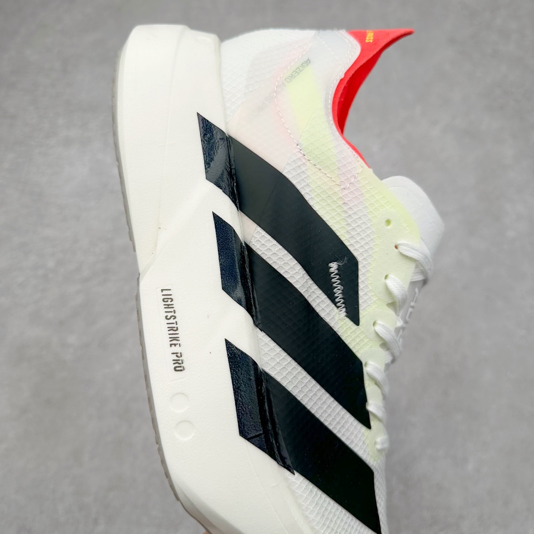 图片[6]-AD Adizero Eva SL M 零度进化版系列低帮轻便透气竞速休闲运动慢跑鞋 JP1094 相信大家对去年 adidas 横空出世的「顶级超跑」adiZero Adios Pro EVO 1 记忆犹新！不仅登顶阿迪史上最轻跑鞋宝座，更在接下来的全球马拉松赛事中，持续书写着惊人成绩，被网友戏称新一代「阿迪神鞋」全网刷屏！极简设计语言与强烈速度感和存在感的鞋侧三线，让人过目不忘，特别种草！其中定位于中长跑训练的 adidas Adizero Evo SL，整体外观造型与 adiZero Adios Pro EVO 1 非常相似。中底配置方面搭载全掌 Lightstrike Pro，鞋面采用透气网面示人，契合日常训练鞋的定位，更加耐用。外底给到了马牌橡胶，及类似上代竞速旗舰 adidas Adizero Adios Pro 3 区域分布。整体看下来无论是外观的鲜明辨识度，还是配置的扎实程度都很顶。尺码：36 36⅔ 37⅓ 38 38⅔ 39⅓ 40 40⅔ 41⅓ 42 42⅔ 43⅓ 44 45-选品中心