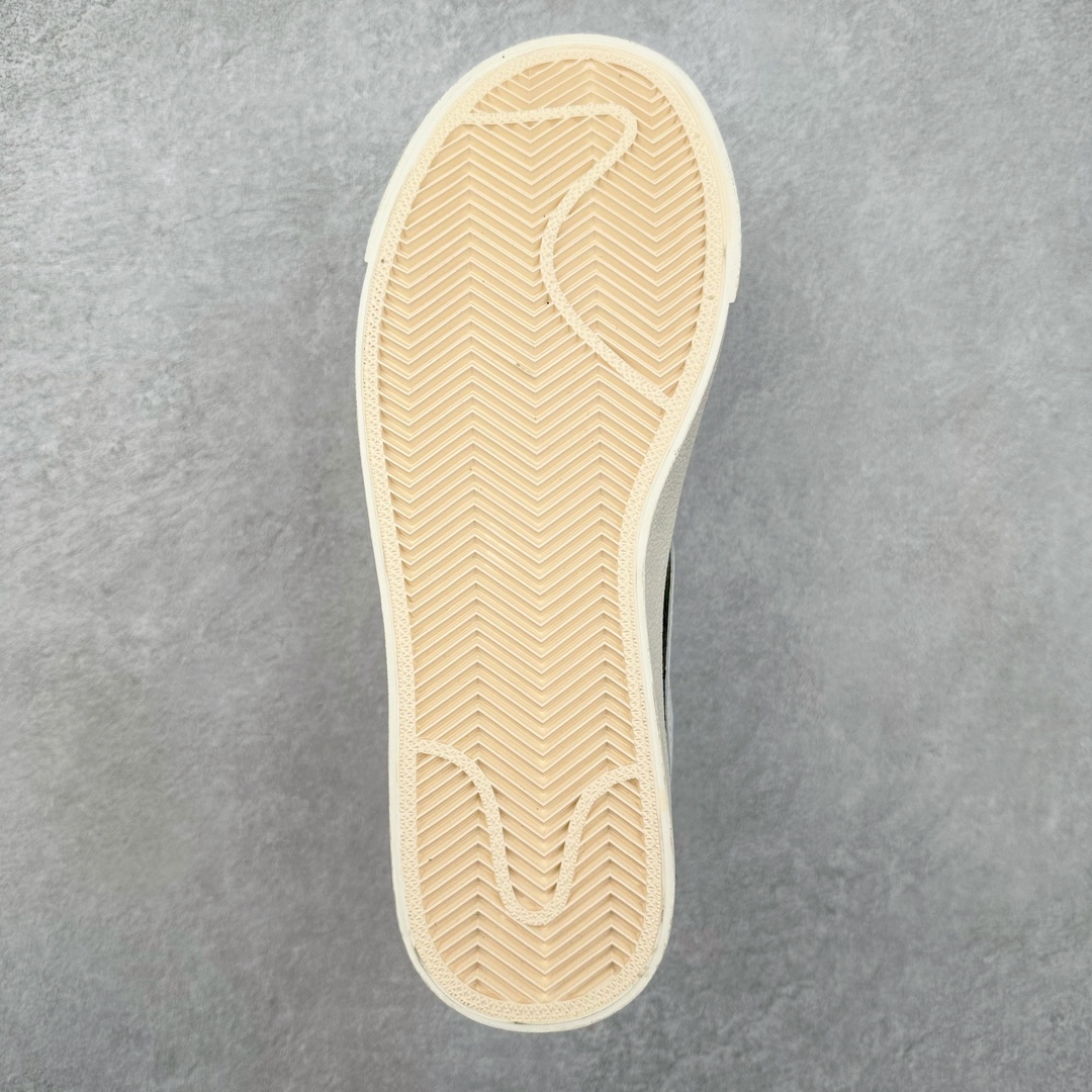 图片[9]-＃福利特价 NK Blazer Mid \’1977 Vintage WE 经典开拓者高帮百搭休闲运动板鞋 浓郁的复古造型 Blazer Mid 同样拥有着许多球鞋玩家的喜爱。近日一款多彩新品曝光，不同于熟悉的素雅气氛，强烈的视觉对撞，令人眼前一亮！整体鞋身辅以柔软的荔枝皮打造，内外均采用鲜明的撞色示人。黄、蓝、绿、红的对称刻画，加之细节轮廓的色调勾勒，活力满载的夏日清爽气息扑面而来，上脚想必也会为你带来超高的回头率表现。尺码：36 36.5 37.5 38 38.5 39 40 40.5 41 42 42.5 43 44 44.5 45-选品中心