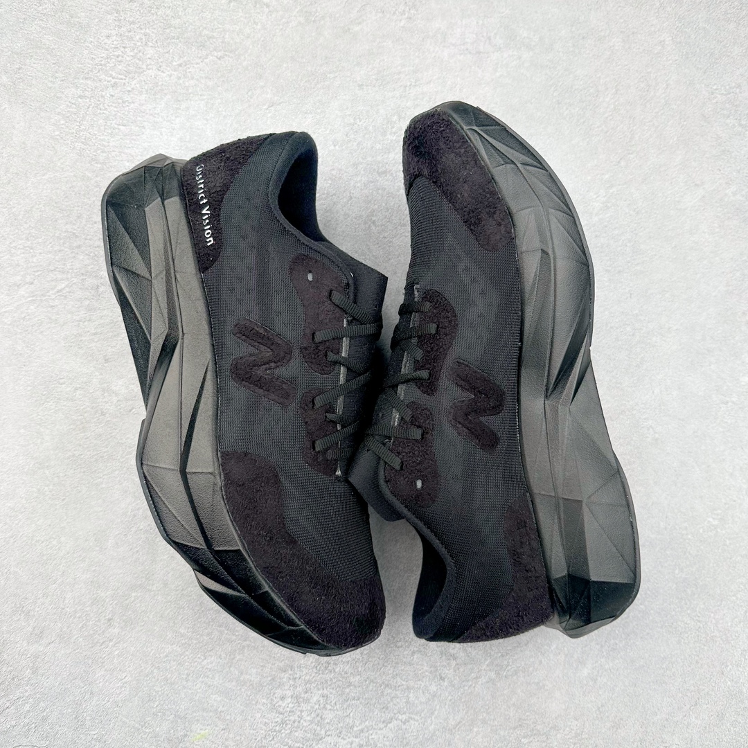 图片[3]-NEW BALANCE Rebel FuelCell Rebel V4 SuperComp Elite 精英版内置碳板 舒适时尚织物减震耐磨低帮马拉松轻量化跑步鞋 NB新百伦于 2019 年夏天首次发布了 Rebel 在制鞋业仍在向强调能量回报的弹力泡沫转变的时候 Rebel 确实是一个叛逆者 快进到 2024 年 Rebel v4 承诺通过重新配制的中底化合物和更高的堆叠高度提供更轻、更有弹性的跑步体验 就像New Balance SC Elite v4一样 Rebel v4 提供了完全重新设计的中底化合物 最新的混合物将 New Balance 专有的 FuelCell 泡沫（TPU 和 EVA 的混合物）与 PEBA 泡沫相结合 带来更弹跳的跑步体验 PEBA是一种超轻 高性能的泡沫 通常出现在镀碳超级鞋中 New Balance Rebel v4、ASICS Novablast 4和Brooks Hyperion Max都是精力充沛的无电镀运动鞋 在速度锻炼和快节奏中大放异彩 这三款鞋都依靠它们的中底泡沫和轻微的摇杆形状来创造一种向前滚动的感觉 而且虽然这些鞋子在堆叠高度和重量方面各不相同 但它们提供了相似的软硬比例 有足够的流行力来加快步伐 尺码：36 37 37.5 38 38.5 39.5 40 40.5 41.5 42 42.5 43 44 45-选品中心