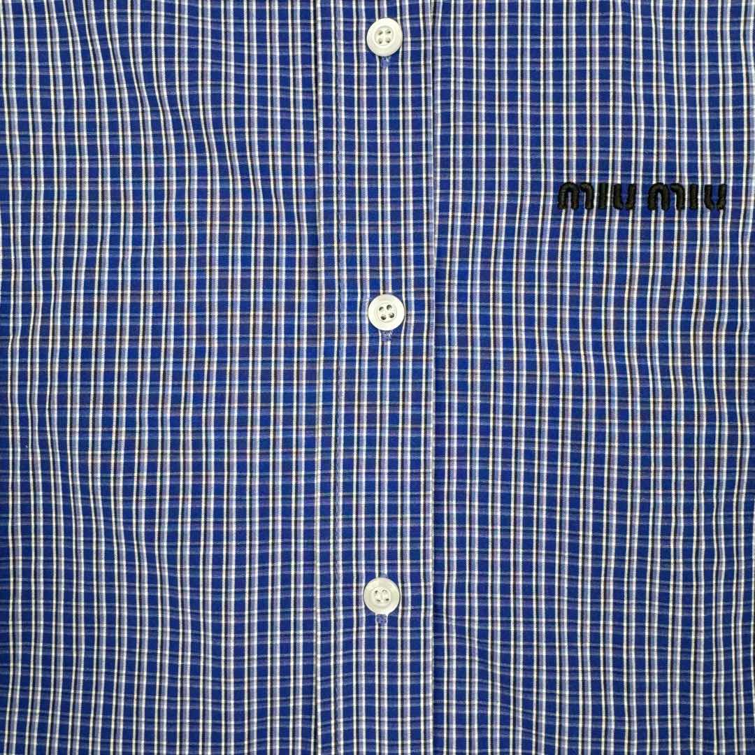 图片[14]-＃GD广顶 MIU MIU SS24 缪缪格纹字母刺绣落肩单排扣长袖衬衫 宝石蓝 面料采用40支加厚天丝混纺面料，非常昂贵比常规衬衫更厚更有质感、市面版本均比我们这个薄一倍，单价差了一半，纽扣采用天然贝母纽扣，绣花为日本百联达刺绣、此款袖口为散口设计并非瑕疵！内里所有细节全部无缝包股、工价非常高昂，品质完美！此款不挑男女做了6个尺码、适合全部人群！尺码：36 38 40 42 44 46-选品中心