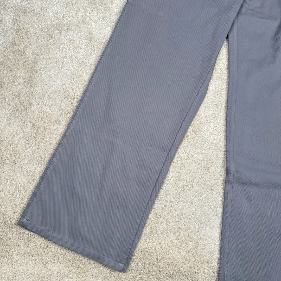 图片[8]-＃GD广顶 MIU MIU FW23 缪缪Logo刺绣阔腿拉链水洗工装牛仔裤 铁灰色 此款面料采用10支斜纹混纺面料，内里复合同色针织底部，相当于两种面料变成一层、费用翻倍（两种面料还需要分别染色，此款灰色很特殊市场无正确颜色）整件纽扣开模具2种大小模具（裤裆和腰口纽扣大小不同）内里侧缝埋夹不漏线，成品洗水股位效果完美！尺码：34 36 38 40 42-选品中心