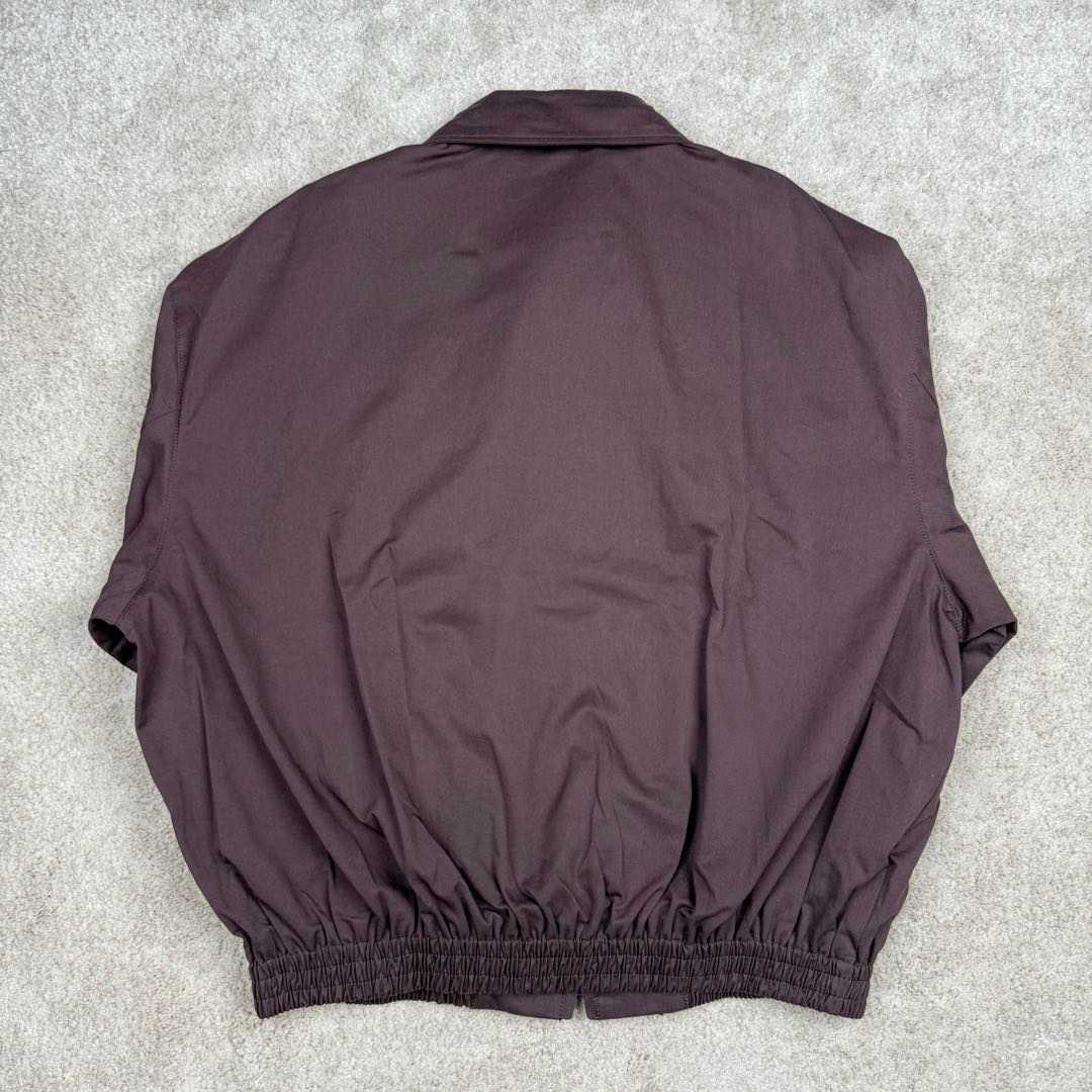 图片[3]-＃GD广顶 MIU MIU 缪缪哈林顿字母Logo刺绣尖领拉链长袖外套夹克 男女同款 棕色 面料定制全精梳棉斜纹帆布，面料非常硬挺挺括，纽扣定制开模1.8大小（市场货用的通货1.6大小的）定制miumiu御用opti拉链，袖口螺纹和下摆螺纹非常紧致，市场货松垮！里布采用日本宾霸里布，成分100%铜氨纤维（这个里布价格可以自行查询比主布还贵！）尺码：36 38 40 42-选品中心