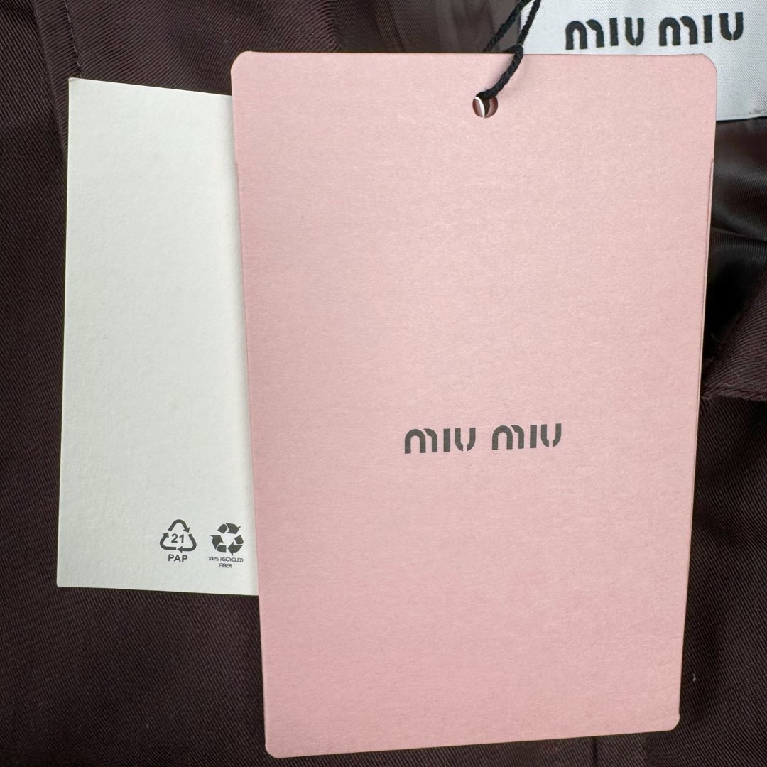 图片[15]-＃GD广顶 MIU MIU 缪缪哈林顿字母Logo刺绣尖领拉链长袖外套夹克 男女同款 棕色 面料定制全精梳棉斜纹帆布，面料非常硬挺挺括，纽扣定制开模1.8大小（市场货用的通货1.6大小的）定制miumiu御用opti拉链，袖口螺纹和下摆螺纹非常紧致，市场货松垮！里布采用日本宾霸里布，成分100%铜氨纤维（这个里布价格可以自行查询比主布还贵！）尺码：36 38 40 42-选品中心