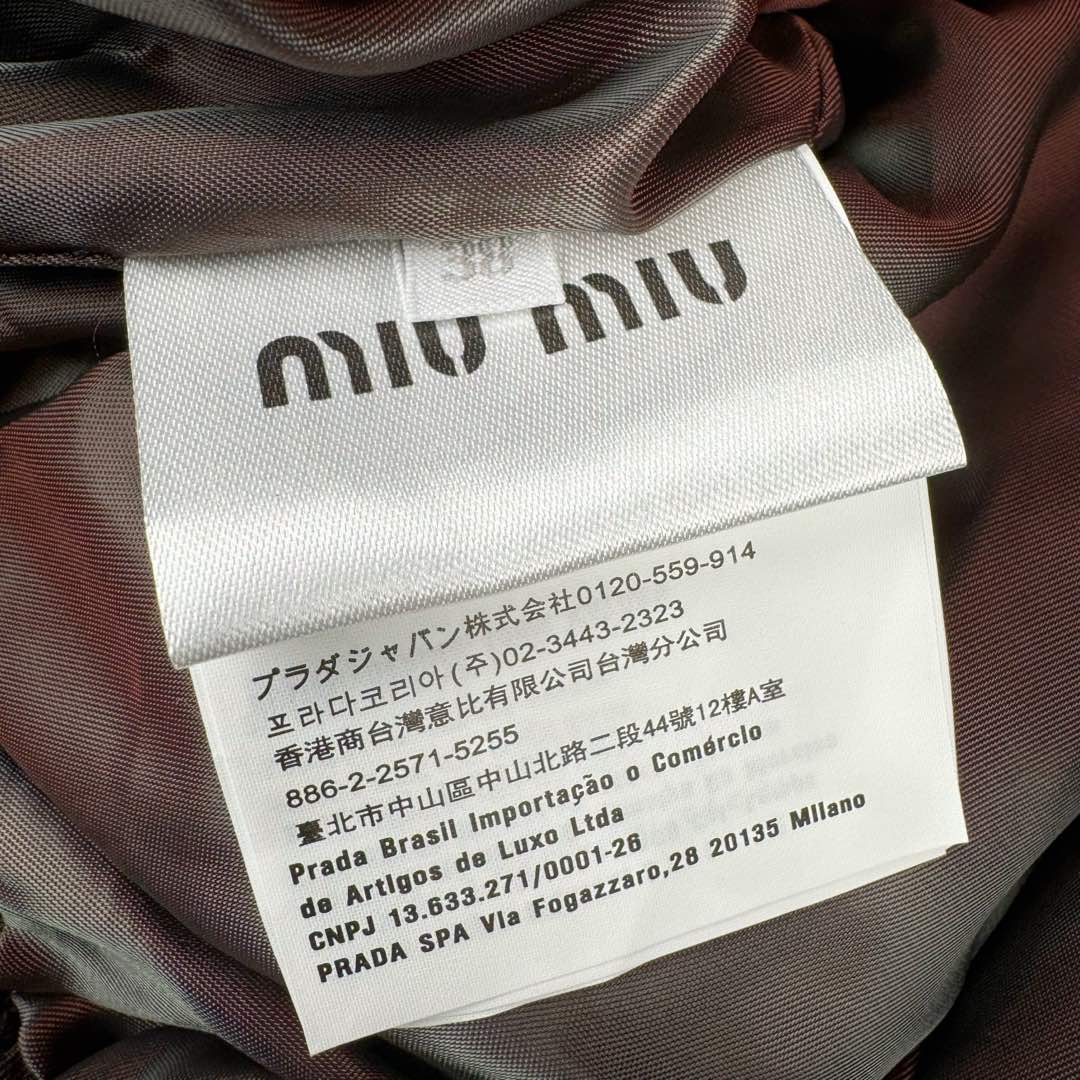 图片[14]-＃GD广顶 MIU MIU 缪缪哈林顿字母Logo刺绣尖领拉链长袖外套夹克 男女同款 棕色 面料定制全精梳棉斜纹帆布，面料非常硬挺挺括，纽扣定制开模1.8大小（市场货用的通货1.6大小的）定制miumiu御用opti拉链，袖口螺纹和下摆螺纹非常紧致，市场货松垮！里布采用日本宾霸里布，成分100%铜氨纤维（这个里布价格可以自行查询比主布还贵！）尺码：36 38 40 42-选品中心