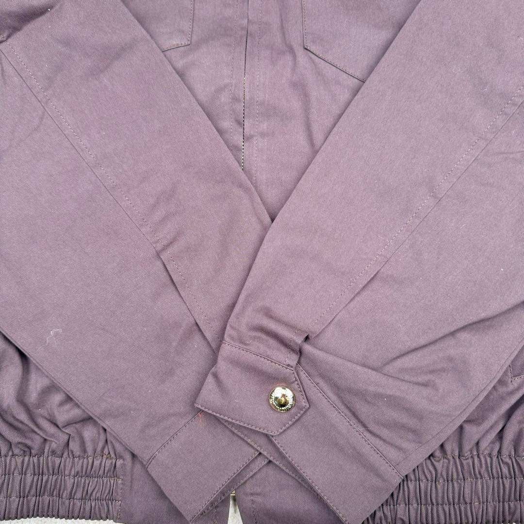 图片[13]-＃GD广顶 MIU MIU 缪缪哈林顿字母Logo刺绣尖领拉链长袖外套夹克 男女同款 棕色 面料定制全精梳棉斜纹帆布，面料非常硬挺挺括，纽扣定制开模1.8大小（市场货用的通货1.6大小的）定制miumiu御用opti拉链，袖口螺纹和下摆螺纹非常紧致，市场货松垮！里布采用日本宾霸里布，成分100%铜氨纤维（这个里布价格可以自行查询比主布还贵！）尺码：36 38 40 42-选品中心