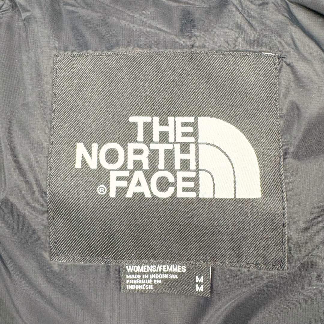 图片[15]-＃暖冬福利 THE NORTH FACE Nuptse 北面徽标Logo印花短款拼色立领含绒羽绒服 84肯豆詹娜同款 设计理念： The North Face\\\”的字面含义为山的最寒冷、最艰难一面。它也是The North Face\\\”的产品能够发挥功能的地方。 The North Face。一直致力支持去发现亲近自然。赞助探险家们去征服那些遥远的,人类尚不可触及的角落。 The North Face\\\”的标识,取自于美国Yosemite优胜美地国家公园内的半圆页山Half Dome,这也是等岩爱好者们擎爬花岗石的终极目标。 面料+特点： ✅三格采用RDS认证高品质700高蓬松鹅绒填充，保暖性能更出色，轻便不厚重，压缩后的蓬松度恢复特别好 ✅ 全新进口百灵达绣花机定制万针电绣，采用进口7号针，进口绣线，保证每宇饱满、立体、清晰，可称最贵绣标！ ✅拉链采用吉田YKK原厂定制，刻字清晰，质感完美顺滑，9000品质顶级ZP拉链 ✅340T高端羽绒服防跑绒材料 ✅高腰超短款设计，上身很精致，拒绝臃肿的冬天 ✅整体成衣轻便保暖，凸显大长腿 工艺： 这款其实是Nuse 2 Vintage肯豆同款，实在是太火了，各明星网红穿搭爆款配合高腰裤显腿长 最适合女生穿搭的北面羽绒服，三格采用RDS认证高品质700高蓬松鹅绒填充，保暖性能更出色，轻便不厚重，压缩后的蓬松度恢复特别好，全新进口百灵达绣花机定制万针电绣，采用进口7号针，进口绣线，保证每宇饱满、立体、清晰。短款才是今年的yyds 上身超级酷。 尺码：S M L-选品中心