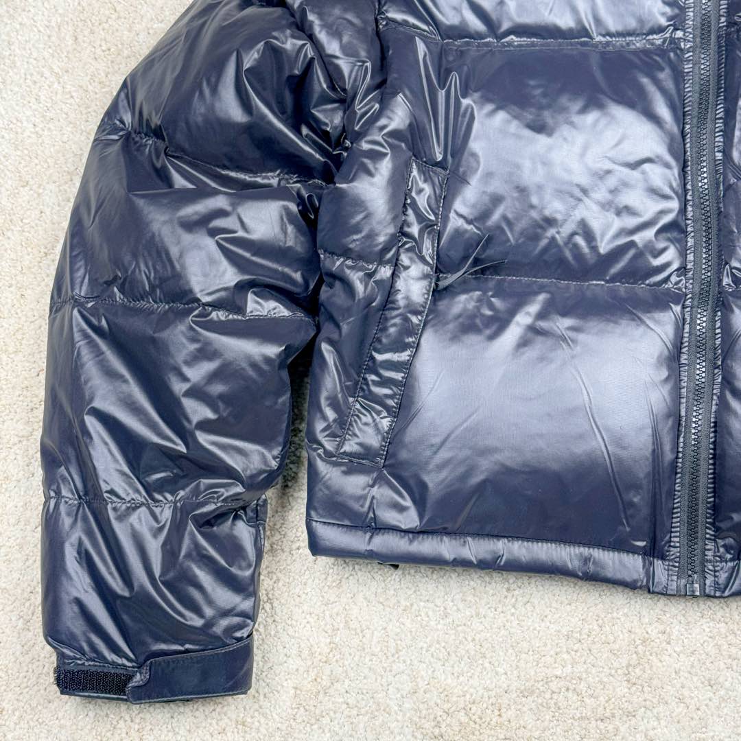 图片[6]-＃暖冬福利 THE NORTH FACE Nuptse 北面徽标Logo印花短款拼色立领含绒羽绒服 84肯豆詹娜同款 设计理念： The North Face\\\”的字面含义为山的最寒冷、最艰难一面。它也是The North Face\\\”的产品能够发挥功能的地方。 The North Face。一直致力支持去发现亲近自然。赞助探险家们去征服那些遥远的,人类尚不可触及的角落。 The North Face\\\”的标识,取自于美国Yosemite优胜美地国家公园内的半圆页山Half Dome,这也是等岩爱好者们擎爬花岗石的终极目标。 面料+特点： ✅三格采用RDS认证高品质700高蓬松鹅绒填充，保暖性能更出色，轻便不厚重，压缩后的蓬松度恢复特别好 ✅ 全新进口百灵达绣花机定制万针电绣，采用进口7号针，进口绣线，保证每宇饱满、立体、清晰，可称最贵绣标！ ✅拉链采用吉田YKK原厂定制，刻字清晰，质感完美顺滑，9000品质顶级ZP拉链 ✅340T高端羽绒服防跑绒材料 ✅高腰超短款设计，上身很精致，拒绝臃肿的冬天 ✅整体成衣轻便保暖，凸显大长腿 工艺： 这款其实是Nuse 2 Vintage肯豆同款，实在是太火了，各明星网红穿搭爆款配合高腰裤显腿长 最适合女生穿搭的北面羽绒服，三格采用RDS认证高品质700高蓬松鹅绒填充，保暖性能更出色，轻便不厚重，压缩后的蓬松度恢复特别好，全新进口百灵达绣花机定制万针电绣，采用进口7号针，进口绣线，保证每宇饱满、立体、清晰。短款才是今年的yyds 上身超级酷。 尺码：S M L-选品中心