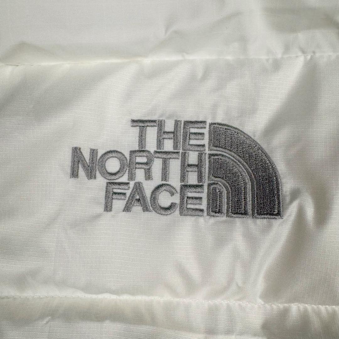 图片[11]-THE NORTH FACE 北面N16款Logo印花拉链高领长袖短款夹克外套女款 短款羽绒服也能做冬季里的小太阳冬天穿着不会灌风 这款羽绒服面料轻 透气透湿，成衣穿着不会有憋闷感，手感滑糯、细腻里料均采用GAO品质面料 手感爽滑且结实耐磨，敲好打理 内里填充物采用纯白90白鸭绒绒朵大，纤维长、羽梗小 品质极佳，弹性足的白鹅绒(纤维长代表膨松度更*好，保暖性也更极佳，过冬无忧） 充绒量达到90%，穿在身上防风锁温 蓬松轻盈可以有效隔绝外部寒冷上身犹如云朵般轻盈 白鸭绒不但具有很好的保暖性和松软性没有压迫感和闷热感 加密胆布，更不易跑绒 尺码：S M L-选品中心
