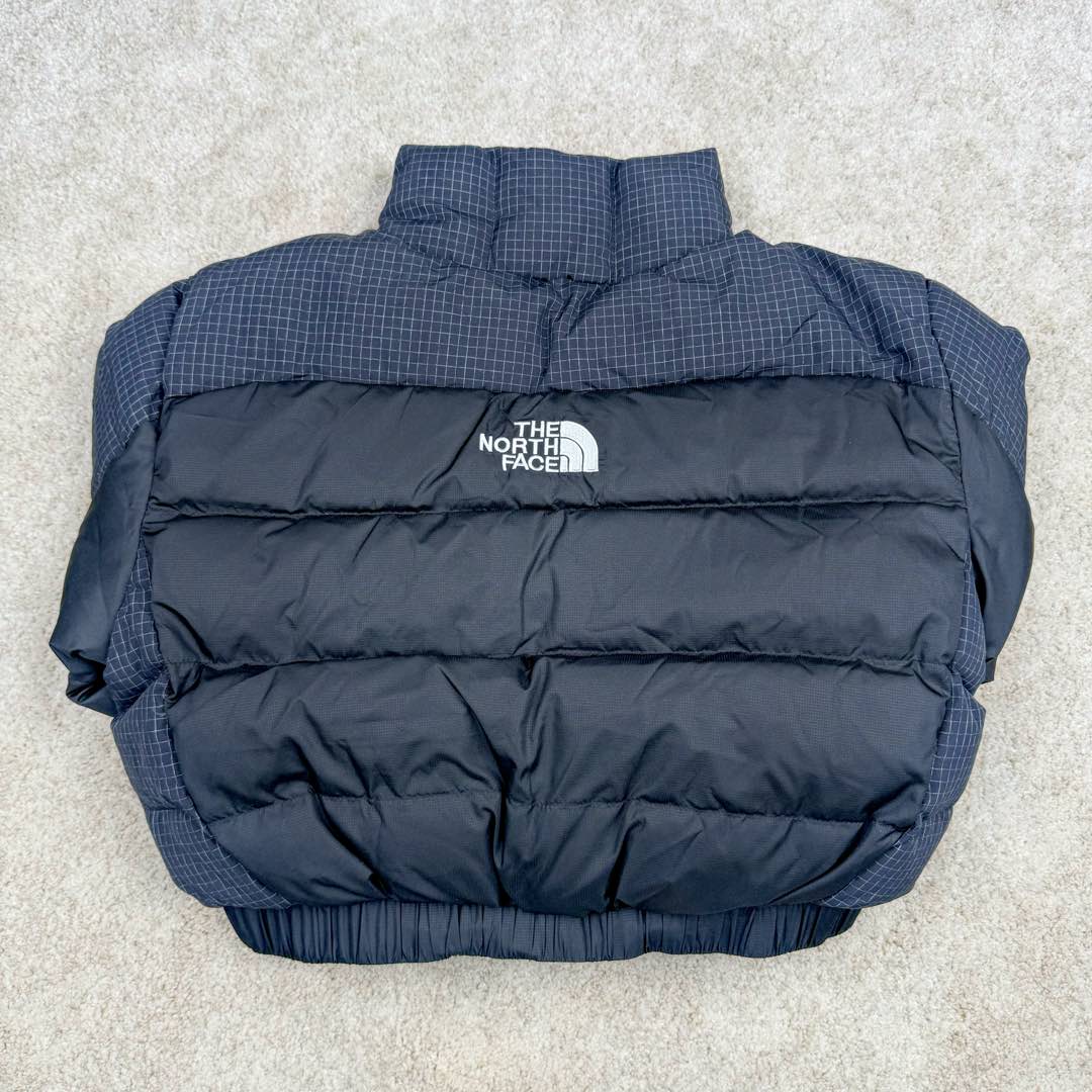 图片[3]-THE NORTH FACE 北面N16款Logo印花拉链高领长袖短款夹克外套女款 短款羽绒服也能做冬季里的小太阳冬天穿着不会灌风 这款羽绒服面料轻 透气透湿，成衣穿着不会有憋闷感，手感滑糯、细腻里料均采用GAO品质面料 手感爽滑且结实耐磨，敲好打理 内里填充物采用纯白90白鸭绒绒朵大，纤维长、羽梗小 品质极佳，弹性足的白鹅绒(纤维长代表膨松度更*好，保暖性也更极佳，过冬无忧） 充绒量达到90%，穿在身上防风锁温 蓬松轻盈可以有效隔绝外部寒冷上身犹如云朵般轻盈 白鸭绒不但具有很好的保暖性和松软性没有压迫感和闷热感 加密胆布，更不易跑绒 尺码：S M L-选品中心