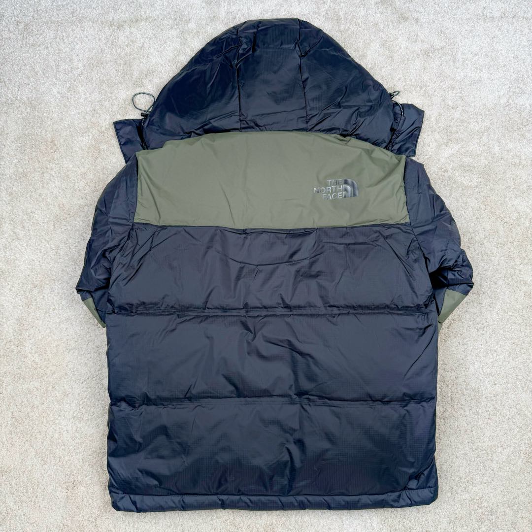 图片[3]-THE NORTH FACE 北面拼色拉链连帽长袖夹克外套羽绒服 The North Face于1966年成立，一直致力于为户外运动员的每一次严酷探索提供专业装备。作为全球户外运动领导品牌，The NorthFace以经过专业运动员测试、适应各类户外需求的产品助力探索者不断超越自我，激发人类潜能。The North Face象征着众多山脉中更冷、更值得挑战的北坡。品牌标志则来自Half Dome，一座位于美国加州Yosemite NationalPark（优胜美地国家公园）里的山峰，中文名字取为「北面」，象征着不畏惧的户外探索精神。1997年，The North Face采用全新的宣传标语「Never Stop Exploring探索永不停止」，体现品牌的探索精神，成为品牌的座右铭。尺码：S M L XL 2XL-选品中心