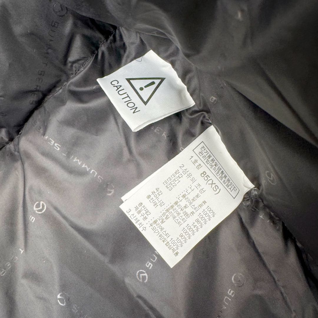 图片[16]-THE NORTH FACE 北面拼色拉链连帽长袖夹克外套羽绒服 The North Face于1966年成立，一直致力于为户外运动员的每一次严酷探索提供专业装备。作为全球户外运动领导品牌，The NorthFace以经过专业运动员测试、适应各类户外需求的产品助力探索者不断超越自我，激发人类潜能。The North Face象征着众多山脉中更冷、更值得挑战的北坡。品牌标志则来自Half Dome，一座位于美国加州Yosemite NationalPark（优胜美地国家公园）里的山峰，中文名字取为「北面」，象征着不畏惧的户外探索精神。1997年，The North Face采用全新的宣传标语「Never Stop Exploring探索永不停止」，体现品牌的探索精神，成为品牌的座右铭。尺码：S M L XL 2XL-选品中心