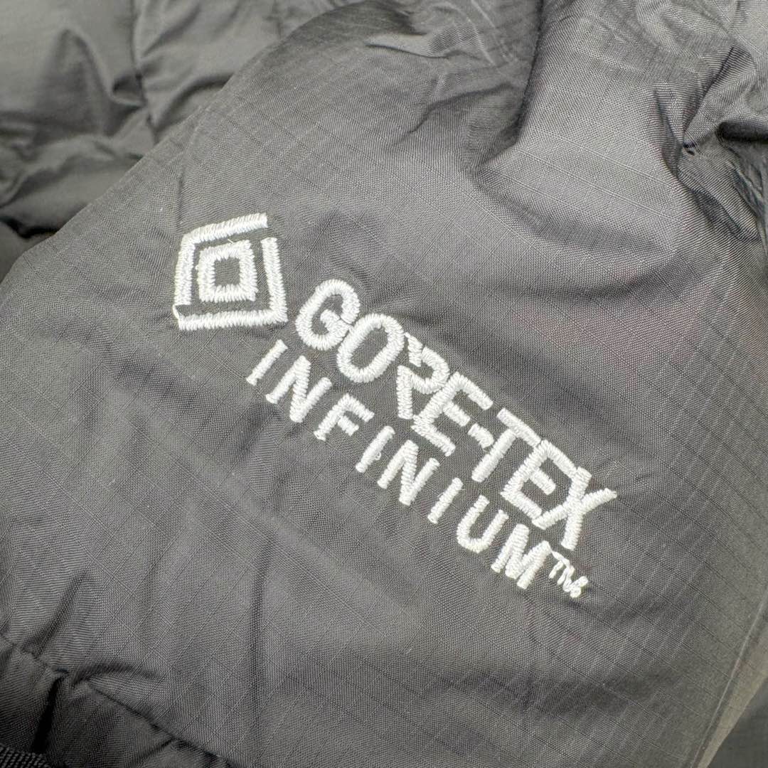 图片[10]-THE NORTH FACE 北面拼色拉链连帽长袖夹克外套羽绒服 The North Face于1966年成立，一直致力于为户外运动员的每一次严酷探索提供专业装备。作为全球户外运动领导品牌，The NorthFace以经过专业运动员测试、适应各类户外需求的产品助力探索者不断超越自我，激发人类潜能。The North Face象征着众多山脉中更冷、更值得挑战的北坡。品牌标志则来自Half Dome，一座位于美国加州Yosemite NationalPark（优胜美地国家公园）里的山峰，中文名字取为「北面」，象征着不畏惧的户外探索精神。1997年，The North Face采用全新的宣传标语「Never Stop Exploring探索永不停止」，体现品牌的探索精神，成为品牌的座右铭。尺码：S M L XL 2XL-选品中心