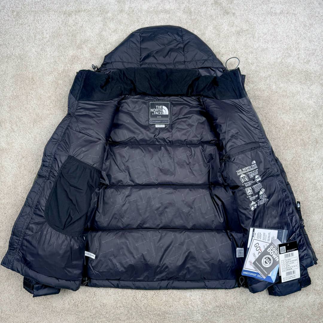 图片[4]-THE NORTH FACE 北面拼色拉链连帽长袖夹克外套羽绒服 The North Face于1966年成立，一直致力于为户外运动员的每一次严酷探索提供专业装备。作为全球户外运动领导品牌，The NorthFace以经过专业运动员测试、适应各类户外需求的产品助力探索者不断超越自我，激发人类潜能。The North Face象征着众多山脉中更冷、更值得挑战的北坡。品牌标志则来自Half Dome，一座位于美国加州Yosemite NationalPark（优胜美地国家公园）里的山峰，中文名字取为「北面」，象征着不畏惧的户外探索精神。1997年，The North Face采用全新的宣传标语「Never Stop Exploring探索永不停止」，体现品牌的探索精神，成为品牌的座右铭。尺码：S M L XL 2XL-选品中心