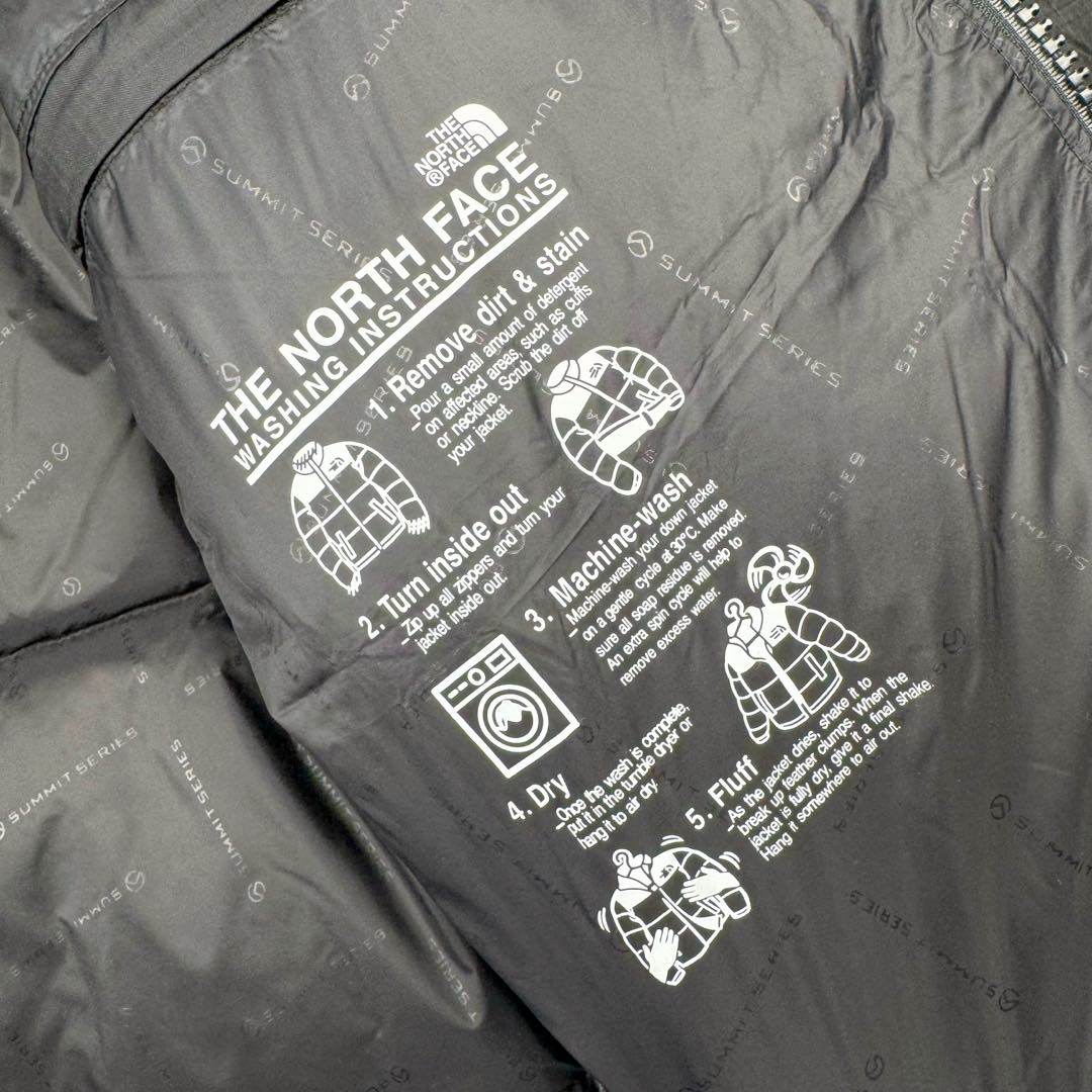 图片[15]-THE NORTH FACE 北面拼色拉链连帽长袖夹克外套羽绒服 The North Face于1966年成立，一直致力于为户外运动员的每一次严酷探索提供专业装备。作为全球户外运动领导品牌，The NorthFace以经过专业运动员测试、适应各类户外需求的产品助力探索者不断超越自我，激发人类潜能。The North Face象征着众多山脉中更冷、更值得挑战的北坡。品牌标志则来自Half Dome，一座位于美国加州Yosemite NationalPark（优胜美地国家公园）里的山峰，中文名字取为「北面」，象征着不畏惧的户外探索精神。1997年，The North Face采用全新的宣传标语「Never Stop Exploring探索永不停止」，体现品牌的探索精神，成为品牌的座右铭。尺码：S M L XL 2XL-选品中心