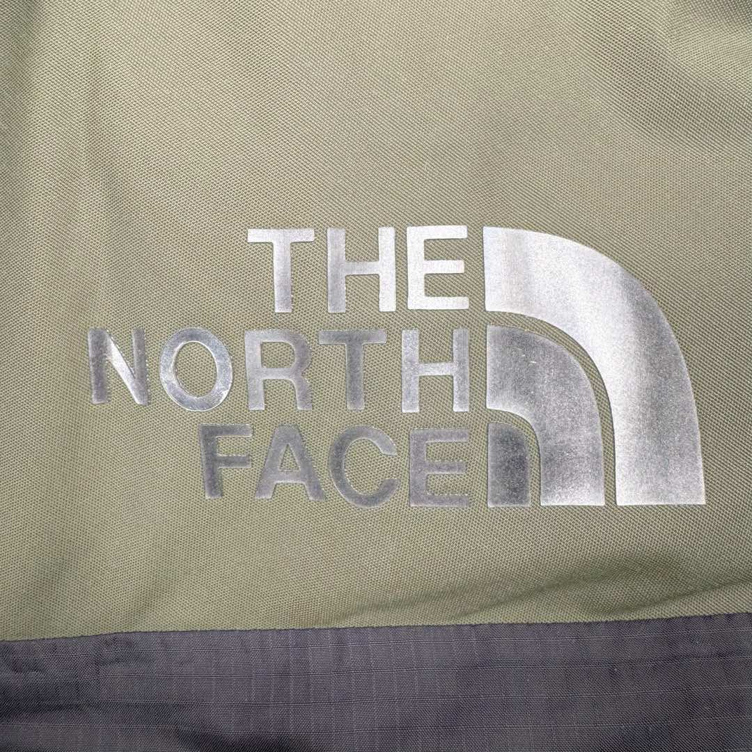 图片[18]-THE NORTH FACE 北面拼色拉链连帽长袖夹克外套羽绒服 The North Face于1966年成立，一直致力于为户外运动员的每一次严酷探索提供专业装备。作为全球户外运动领导品牌，The NorthFace以经过专业运动员测试、适应各类户外需求的产品助力探索者不断超越自我，激发人类潜能。The North Face象征着众多山脉中更冷、更值得挑战的北坡。品牌标志则来自Half Dome，一座位于美国加州Yosemite NationalPark（优胜美地国家公园）里的山峰，中文名字取为「北面」，象征着不畏惧的户外探索精神。1997年，The North Face采用全新的宣传标语「Never Stop Exploring探索永不停止」，体现品牌的探索精神，成为品牌的座右铭。尺码：S M L XL 2XL-选品中心