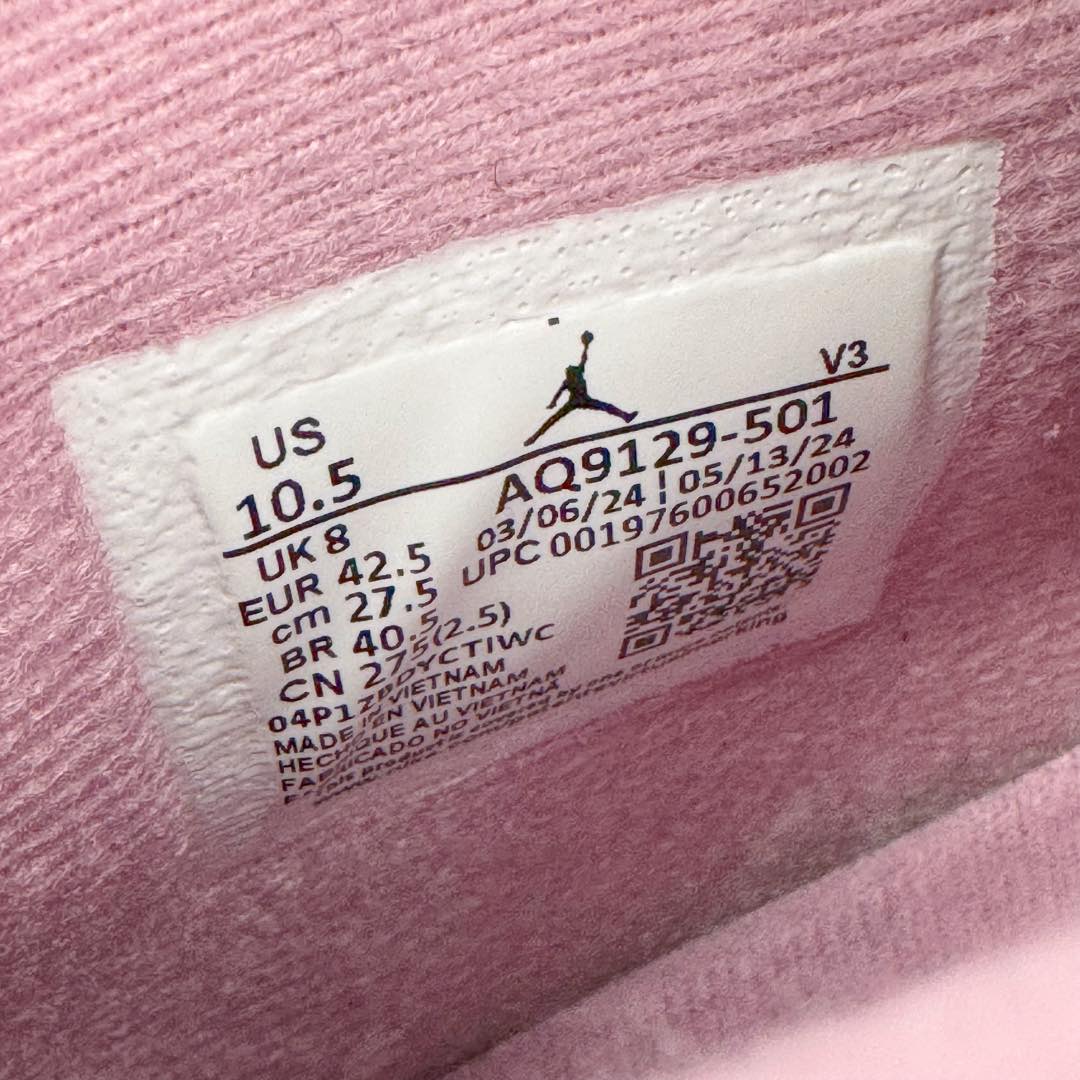 图片[11]-＃KZ神版 Air Jordan AJ4 WMNS \\\”Orchid\\\”猛男粉 AQ9129-501 独家外贸特供尺码含 45.5 49.5 50.5 国内外口碑最好最推荐的产品 市场中端王者 亲自操刀耗时半年巨作 全套原纸板楦头开发 确保原汁原味 完美呈现四代版型 一比一鞋头弧度高度鞋身弧度 此版本只针对中端市场 皮料材质有所更替 其他数据细节工艺流程均保持一致 绝不口嗨 细节品控鞋型随意秒杀市面3XX 4XX 原厂TPU网格鞋带扣 正确内里网布 菱角分明不变形无多余毛边 柔软性质感一致于原鞋 市场唯一原厂鞋扣模具 背面可见隐藏注塑口 原厂织唛标 原厂飞人电绣工艺 尾指中部跳三针 独家绑鞋带手法 印刷中底布 四线拉帮 米色美纹纸贴合固定 进口港宝加持 后跟自然饱满 全鞋荧光划线卡点 追求极致完美 每一双都是工艺品 多重QC质检 超越公司货的品控标准 实实在在的免检产品 尺码：36 36.5 37.5 38 38.5 39 40 40.5 41 42 42.5 43 44 44.5 45 45.5 46 47.5 48.5 49.5 50.5-选品中心