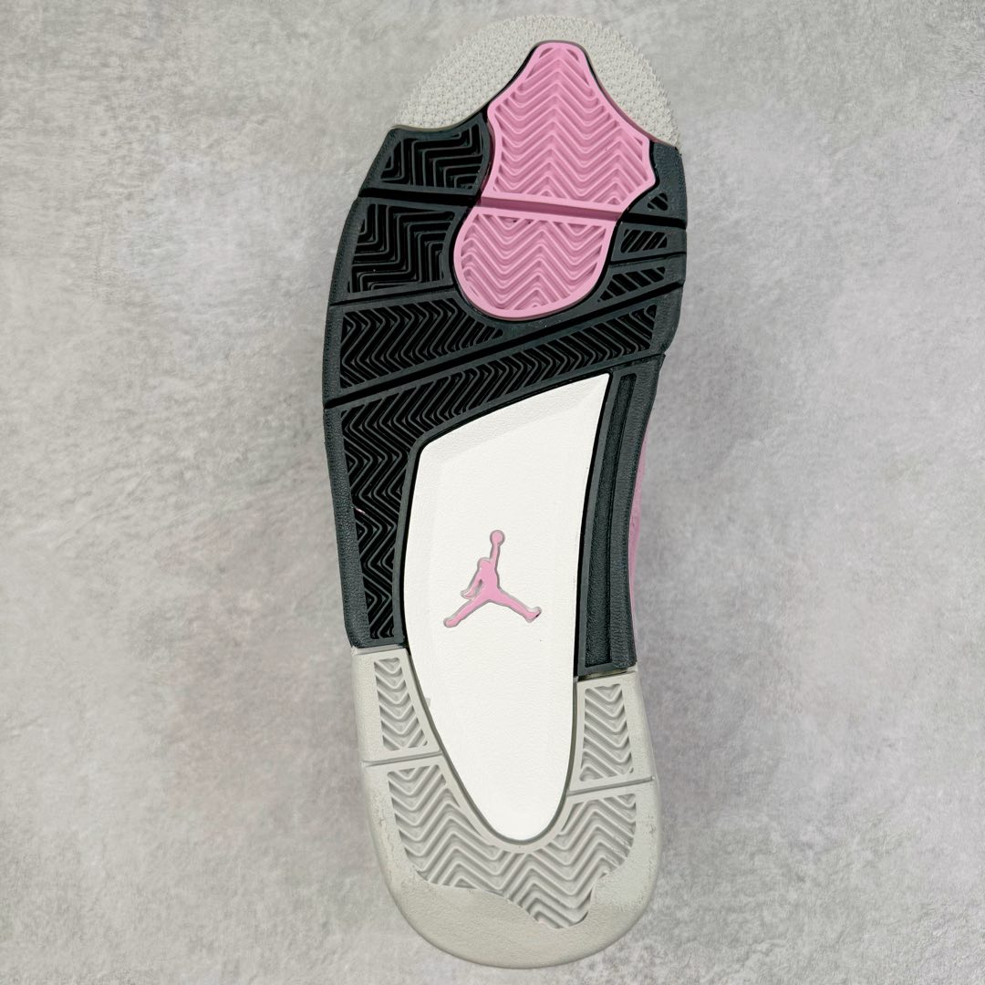 图片[9]-＃KZ神版 Air Jordan AJ4 WMNS \\\”Orchid\\\”猛男粉 AQ9129-501 独家外贸特供尺码含 45.5 49.5 50.5 国内外口碑最好最推荐的产品 市场中端王者 亲自操刀耗时半年巨作 全套原纸板楦头开发 确保原汁原味 完美呈现四代版型 一比一鞋头弧度高度鞋身弧度 此版本只针对中端市场 皮料材质有所更替 其他数据细节工艺流程均保持一致 绝不口嗨 细节品控鞋型随意秒杀市面3XX 4XX 原厂TPU网格鞋带扣 正确内里网布 菱角分明不变形无多余毛边 柔软性质感一致于原鞋 市场唯一原厂鞋扣模具 背面可见隐藏注塑口 原厂织唛标 原厂飞人电绣工艺 尾指中部跳三针 独家绑鞋带手法 印刷中底布 四线拉帮 米色美纹纸贴合固定 进口港宝加持 后跟自然饱满 全鞋荧光划线卡点 追求极致完美 每一双都是工艺品 多重QC质检 超越公司货的品控标准 实实在在的免检产品 尺码：36 36.5 37.5 38 38.5 39 40 40.5 41 42 42.5 43 44 44.5 45 45.5 46 47.5 48.5 49.5 50.5-选品中心