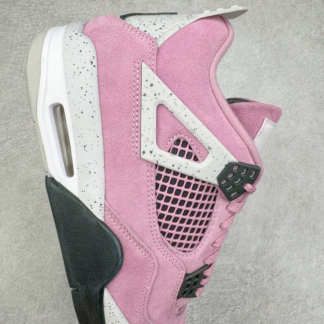 图片[6]-＃KZ神版 Air Jordan AJ4 WMNS \\\”Orchid\\\”猛男粉 AQ9129-501 独家外贸特供尺码含 45.5 49.5 50.5 国内外口碑最好最推荐的产品 市场中端王者 亲自操刀耗时半年巨作 全套原纸板楦头开发 确保原汁原味 完美呈现四代版型 一比一鞋头弧度高度鞋身弧度 此版本只针对中端市场 皮料材质有所更替 其他数据细节工艺流程均保持一致 绝不口嗨 细节品控鞋型随意秒杀市面3XX 4XX 原厂TPU网格鞋带扣 正确内里网布 菱角分明不变形无多余毛边 柔软性质感一致于原鞋 市场唯一原厂鞋扣模具 背面可见隐藏注塑口 原厂织唛标 原厂飞人电绣工艺 尾指中部跳三针 独家绑鞋带手法 印刷中底布 四线拉帮 米色美纹纸贴合固定 进口港宝加持 后跟自然饱满 全鞋荧光划线卡点 追求极致完美 每一双都是工艺品 多重QC质检 超越公司货的品控标准 实实在在的免检产品 尺码：36 36.5 37.5 38 38.5 39 40 40.5 41 42 42.5 43 44 44.5 45 45.5 46 47.5 48.5 49.5 50.5-选品中心