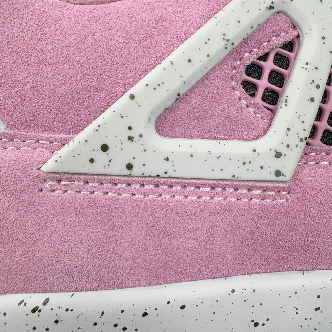 图片[20]-＃KZ神版 Air Jordan AJ4 WMNS \\\”Orchid\\\”猛男粉 AQ9129-501 独家外贸特供尺码含 45.5 49.5 50.5 国内外口碑最好最推荐的产品 市场中端王者 亲自操刀耗时半年巨作 全套原纸板楦头开发 确保原汁原味 完美呈现四代版型 一比一鞋头弧度高度鞋身弧度 此版本只针对中端市场 皮料材质有所更替 其他数据细节工艺流程均保持一致 绝不口嗨 细节品控鞋型随意秒杀市面3XX 4XX 原厂TPU网格鞋带扣 正确内里网布 菱角分明不变形无多余毛边 柔软性质感一致于原鞋 市场唯一原厂鞋扣模具 背面可见隐藏注塑口 原厂织唛标 原厂飞人电绣工艺 尾指中部跳三针 独家绑鞋带手法 印刷中底布 四线拉帮 米色美纹纸贴合固定 进口港宝加持 后跟自然饱满 全鞋荧光划线卡点 追求极致完美 每一双都是工艺品 多重QC质检 超越公司货的品控标准 实实在在的免检产品 尺码：36 36.5 37.5 38 38.5 39 40 40.5 41 42 42.5 43 44 44.5 45 45.5 46 47.5 48.5 49.5 50.5-选品中心