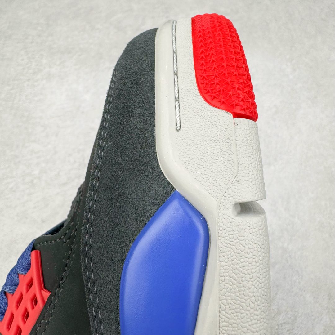 图片[21]-＃KZ神版 Air Jordan AJ4 Rare Air Laser 黑蓝红 FV5029-003 独家外贸特供尺码含 45.5 49.5 50.5 国内外口碑最好最推荐的产品 市场中端王者 亲自操刀耗时半年巨作 全套原纸板楦头开发 确保原汁原味 完美呈现四代版型 一比一鞋头弧度高度鞋身弧度 此版本只针对中端市场 皮料材质有所更替 其他数据细节工艺流程均保持一致 绝不口嗨 细节品控鞋型随意秒杀市面3XX 4XX 原厂TPU网格鞋带扣 正确内里网布 菱角分明不变形无多余毛边 柔软性质感一致于原鞋 市场唯一原厂鞋扣模具 背面可见隐藏注塑口 原厂织唛标 原厂飞人电绣工艺 尾指中部跳三针 独家绑鞋带手法 印刷中底布 四线拉帮 米色美纹纸贴合固定 进口港宝加持 后跟自然饱满 全鞋荧光划线卡点 追求极致完美 每一双都是工艺品 多重QC质检 超越公司货的品控标准 实实在在的免检产品 尺码：40 40.5 41 42 42.5 43 44 44.5 45 45.5 46 47.5 48.5 49.5 50.5-选品中心