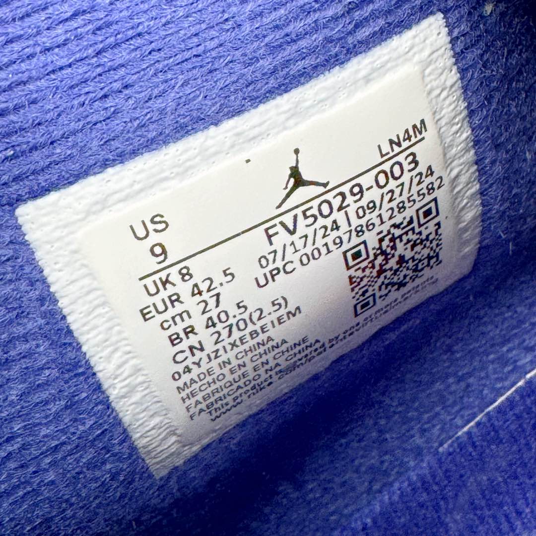 图片[12]-＃KZ神版 Air Jordan AJ4 Rare Air Laser 黑蓝红 FV5029-003 独家外贸特供尺码含 45.5 49.5 50.5 国内外口碑最好最推荐的产品 市场中端王者 亲自操刀耗时半年巨作 全套原纸板楦头开发 确保原汁原味 完美呈现四代版型 一比一鞋头弧度高度鞋身弧度 此版本只针对中端市场 皮料材质有所更替 其他数据细节工艺流程均保持一致 绝不口嗨 细节品控鞋型随意秒杀市面3XX 4XX 原厂TPU网格鞋带扣 正确内里网布 菱角分明不变形无多余毛边 柔软性质感一致于原鞋 市场唯一原厂鞋扣模具 背面可见隐藏注塑口 原厂织唛标 原厂飞人电绣工艺 尾指中部跳三针 独家绑鞋带手法 印刷中底布 四线拉帮 米色美纹纸贴合固定 进口港宝加持 后跟自然饱满 全鞋荧光划线卡点 追求极致完美 每一双都是工艺品 多重QC质检 超越公司货的品控标准 实实在在的免检产品 尺码：40 40.5 41 42 42.5 43 44 44.5 45 45.5 46 47.5 48.5 49.5 50.5-选品中心