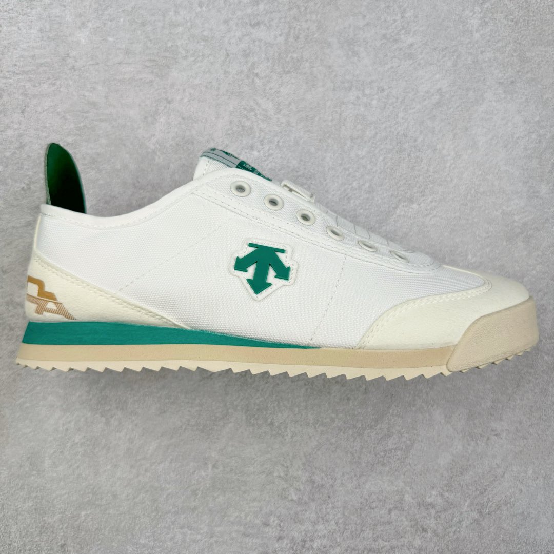 #绿X/GX 福利特价 DESCENTE CHRON 迪桑特复古运动一脚蹬帆布鞋透气休闲鞋 轻松方便的一脚蹬设计 搭配轻质弹性鞋底 脚感舒适 简洁的帆布鞋面设计适用于多场景穿搭 尺码:36 36.5 37.5 38 38.5 39 40 40.5 41 42 42.5 43 44 44.5 45-选品中心