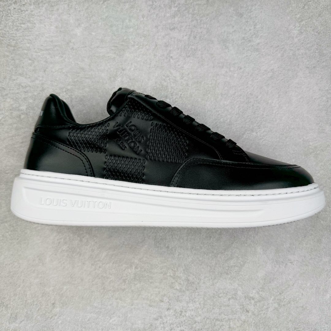 Louis vuitton beverly hills男士经典休闲运动鞋 款式为柔软牛皮革描摹经典 monogram 印花，塑造优雅鞋面。橡胶外底厚实而不失轻盈，其上点缀路易威登标识压纹。加衬内底和科技内衬再度升级舒适体验。意大利进口小牛皮内里高档舒适，原版大底轻盈耐磨！纯手工制作，细节决定品质 路易威登 -高端品质 原单-鞋面：🔝纳帕小牛皮、高周波品牌logo-内里：高弹力帆布布匹，牛皮垫脚-大底：超轻🌲tpu发泡🌲成型大底-超高品控·做工精细：凸显(高端·贵气·档次) 尺码：38-45-选品中心