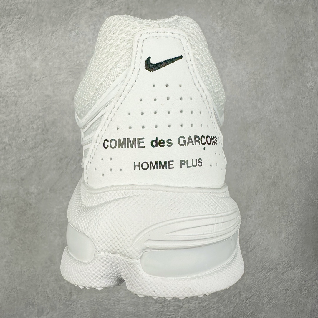 图片[8]-＃纯原 Comme des Garçons Homme Plus x NK Air Max TL 2.5 Pack 联名减震气垫跑步鞋 HJ6539-100 在 2024 年巴黎时装周上，CDG Homme Plus 与 Nike 合作鞋款迎来曝光，共有三种颜色，将 CDG Homme Plus 的前卫时尚与 Nike 标志性的 Air Max 设计融合。三种配色方案包括黑 / 白、三重黑和三重白。每款配色均采用透气网眼布和皮革材料，确保了穿着的轻盈与耐用。前掌和后跟上的迷你 Swoosh 标志，彰显了 Nike 品牌的经典元素。后跟和鞋垫上有 CDG 品牌标识，进一步强调了此次的合作身份。所有鞋款均采用与鞋身同色的橡胶外底设计，搭配全掌 Air Max 气垫，提供卓越的缓震性能和舒适体验。尺码：36 36.5 37.5 38 38.5 39 40 40.5 41 42 42.5 43 44 44.5 45-选品中心