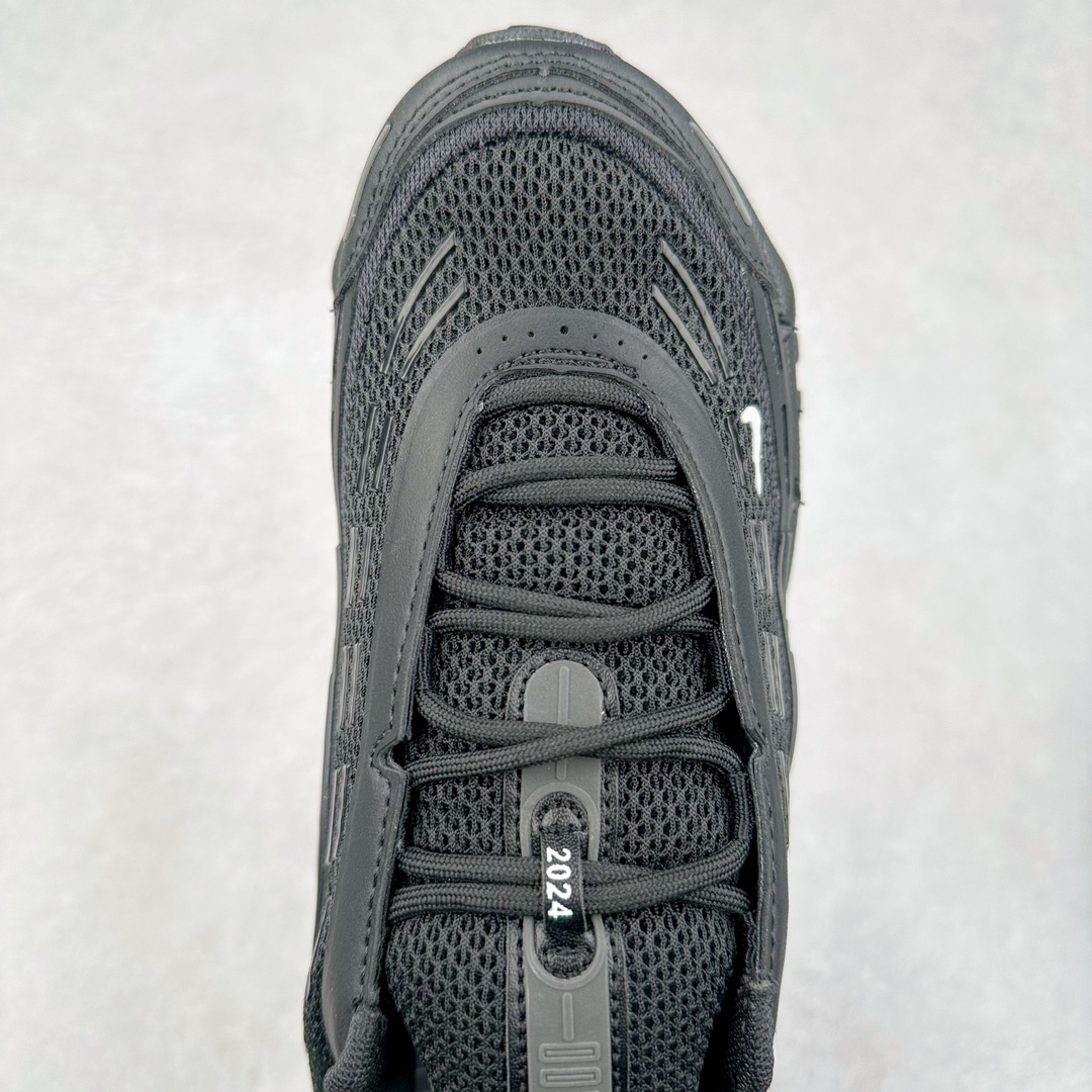 图片[4]-＃纯原 Comme des Garçons Homme Plus x NK Air Max TL 2.5 Pack 联名减震气垫跑步鞋 HJ6539-001 在 2024 年巴黎时装周上，CDG Homme Plus 与 Nike 合作鞋款迎来曝光，共有三种颜色，将 CDG Homme Plus 的前卫时尚与 Nike 标志性的 Air Max 设计融合。三种配色方案包括黑 / 白、三重黑和三重白。每款配色均采用透气网眼布和皮革材料，确保了穿着的轻盈与耐用。前掌和后跟上的迷你 Swoosh 标志，彰显了 Nike 品牌的经典元素。后跟和鞋垫上有 CDG 品牌标识，进一步强调了此次的合作身份。所有鞋款均采用与鞋身同色的橡胶外底设计，搭配全掌 Air Max 气垫，提供卓越的缓震性能和舒适体验。尺码：36 36.5 37.5 38 38.5 39 40 40.5 41 42 42.5 43 44 44.5 45-选品中心