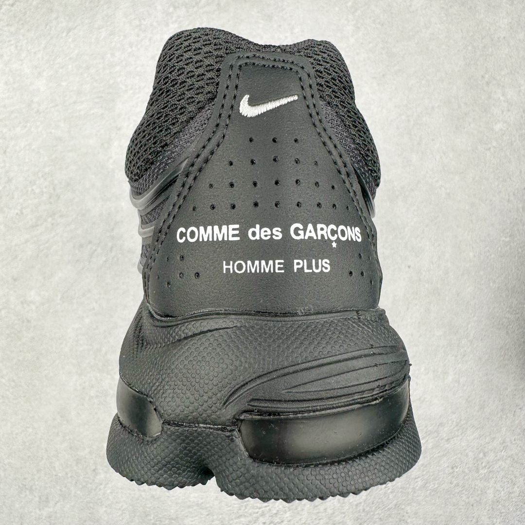 图片[8]-＃纯原 Comme des Garçons Homme Plus x NK Air Max TL 2.5 Pack 联名减震气垫跑步鞋 HJ6539-001 在 2024 年巴黎时装周上，CDG Homme Plus 与 Nike 合作鞋款迎来曝光，共有三种颜色，将 CDG Homme Plus 的前卫时尚与 Nike 标志性的 Air Max 设计融合。三种配色方案包括黑 / 白、三重黑和三重白。每款配色均采用透气网眼布和皮革材料，确保了穿着的轻盈与耐用。前掌和后跟上的迷你 Swoosh 标志，彰显了 Nike 品牌的经典元素。后跟和鞋垫上有 CDG 品牌标识，进一步强调了此次的合作身份。所有鞋款均采用与鞋身同色的橡胶外底设计，搭配全掌 Air Max 气垫，提供卓越的缓震性能和舒适体验。尺码：36 36.5 37.5 38 38.5 39 40 40.5 41 42 42.5 43 44 44.5 45-选品中心