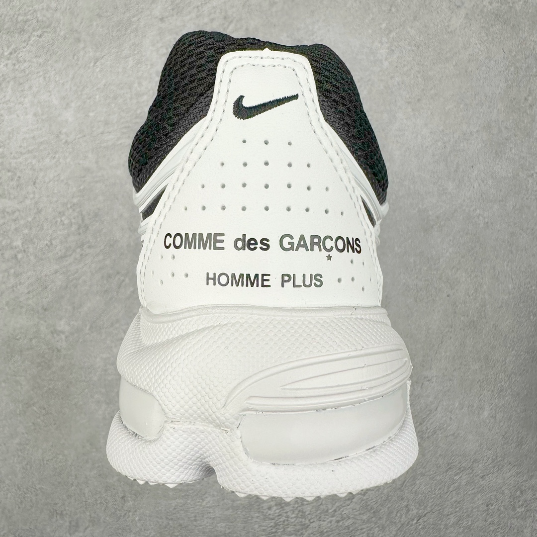图片[8]-＃纯原 Comme des Garçons Homme Plus x NK Air Max TL 2.5 Pack 联名减震气垫跑步鞋 HJ6539-101 在 2024 年巴黎时装周上，CDG Homme Plus 与 Nike 合作鞋款迎来曝光，共有三种颜色，将 CDG Homme Plus 的前卫时尚与 Nike 标志性的 Air Max 设计融合。三种配色方案包括黑 / 白、三重黑和三重白。每款配色均采用透气网眼布和皮革材料，确保了穿着的轻盈与耐用。前掌和后跟上的迷你 Swoosh 标志，彰显了 Nike 品牌的经典元素。后跟和鞋垫上有 CDG 品牌标识，进一步强调了此次的合作身份。所有鞋款均采用与鞋身同色的橡胶外底设计，搭配全掌 Air Max 气垫，提供卓越的缓震性能和舒适体验。尺码：36 36.5 37.5 38 38.5 39 40 40.5 41 42 42.5 43 44 44.5 45-选品中心