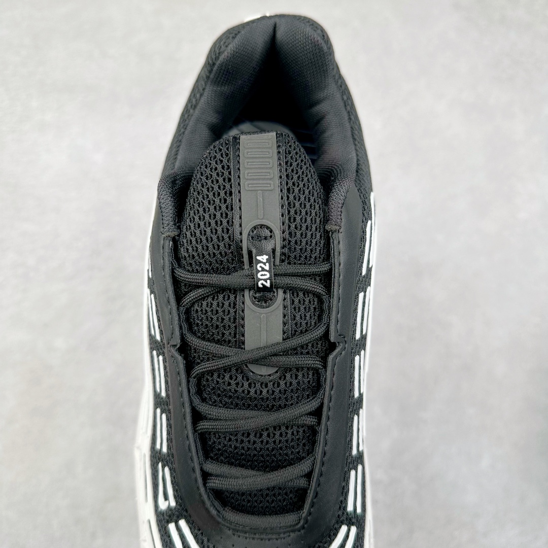 图片[5]-＃纯原 Comme des Garçons Homme Plus x NK Air Max TL 2.5 Pack 联名减震气垫跑步鞋 HJ6539-101 在 2024 年巴黎时装周上，CDG Homme Plus 与 Nike 合作鞋款迎来曝光，共有三种颜色，将 CDG Homme Plus 的前卫时尚与 Nike 标志性的 Air Max 设计融合。三种配色方案包括黑 / 白、三重黑和三重白。每款配色均采用透气网眼布和皮革材料，确保了穿着的轻盈与耐用。前掌和后跟上的迷你 Swoosh 标志，彰显了 Nike 品牌的经典元素。后跟和鞋垫上有 CDG 品牌标识，进一步强调了此次的合作身份。所有鞋款均采用与鞋身同色的橡胶外底设计，搭配全掌 Air Max 气垫，提供卓越的缓震性能和舒适体验。尺码：36 36.5 37.5 38 38.5 39 40 40.5 41 42 42.5 43 44 44.5 45-选品中心