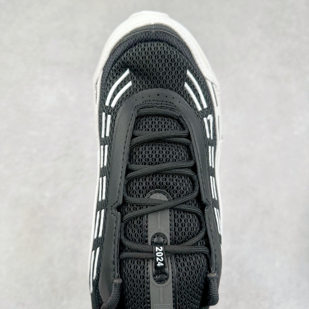 图片[4]-＃纯原 Comme des Garçons Homme Plus x NK Air Max TL 2.5 Pack 联名减震气垫跑步鞋 HJ6539-101 在 2024 年巴黎时装周上，CDG Homme Plus 与 Nike 合作鞋款迎来曝光，共有三种颜色，将 CDG Homme Plus 的前卫时尚与 Nike 标志性的 Air Max 设计融合。三种配色方案包括黑 / 白、三重黑和三重白。每款配色均采用透气网眼布和皮革材料，确保了穿着的轻盈与耐用。前掌和后跟上的迷你 Swoosh 标志，彰显了 Nike 品牌的经典元素。后跟和鞋垫上有 CDG 品牌标识，进一步强调了此次的合作身份。所有鞋款均采用与鞋身同色的橡胶外底设计，搭配全掌 Air Max 气垫，提供卓越的缓震性能和舒适体验。尺码：36 36.5 37.5 38 38.5 39 40 40.5 41 42 42.5 43 44 44.5 45-选品中心