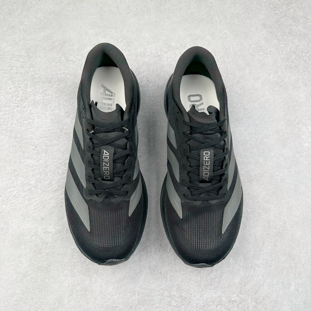 图片[2]-AD Adizero Eva SL M 零度进化版系列低帮轻便透气竞速休闲运动慢跑鞋 JP7147 相信大家对去年 adidas 横空出世的「顶级超跑」adiZero Adios Pro EVO 1 记忆犹新！不仅登顶阿迪史上最轻跑鞋宝座，更在接下来的全球马拉松赛事中，持续书写着惊人成绩，被网友戏称新一代「阿迪神鞋」全网刷屏！极简设计语言与强烈速度感和存在感的鞋侧三线，让人过目不忘，特别种草！其中定位于中长跑训练的 adidas Adizero Evo SL，整体外观造型与 adiZero Adios Pro EVO 1 非常相似。中底配置方面搭载全掌 Lightstrike Pro，鞋面采用透气网面示人，契合日常训练鞋的定位，更加耐用。外底给到了马牌橡胶，及类似上代竞速旗舰 adidas Adizero Adios Pro 3 区域分布。整体看下来无论是外观的鲜明辨识度，还是配置的扎实程度都很顶。尺码：36 36⅔ 37⅓ 38 38⅔ 39⅓ 40 40⅔ 41⅓ 42 42⅔ 43⅓ 44 45-选品中心