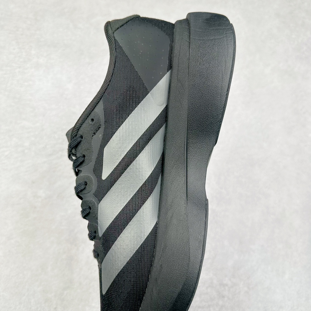 图片[7]-AD Adizero Eva SL M 零度进化版系列低帮轻便透气竞速休闲运动慢跑鞋 JP7147 相信大家对去年 adidas 横空出世的「顶级超跑」adiZero Adios Pro EVO 1 记忆犹新！不仅登顶阿迪史上最轻跑鞋宝座，更在接下来的全球马拉松赛事中，持续书写着惊人成绩，被网友戏称新一代「阿迪神鞋」全网刷屏！极简设计语言与强烈速度感和存在感的鞋侧三线，让人过目不忘，特别种草！其中定位于中长跑训练的 adidas Adizero Evo SL，整体外观造型与 adiZero Adios Pro EVO 1 非常相似。中底配置方面搭载全掌 Lightstrike Pro，鞋面采用透气网面示人，契合日常训练鞋的定位，更加耐用。外底给到了马牌橡胶，及类似上代竞速旗舰 adidas Adizero Adios Pro 3 区域分布。整体看下来无论是外观的鲜明辨识度，还是配置的扎实程度都很顶。尺码：36 36⅔ 37⅓ 38 38⅔ 39⅓ 40 40⅔ 41⅓ 42 42⅔ 43⅓ 44 45-选品中心